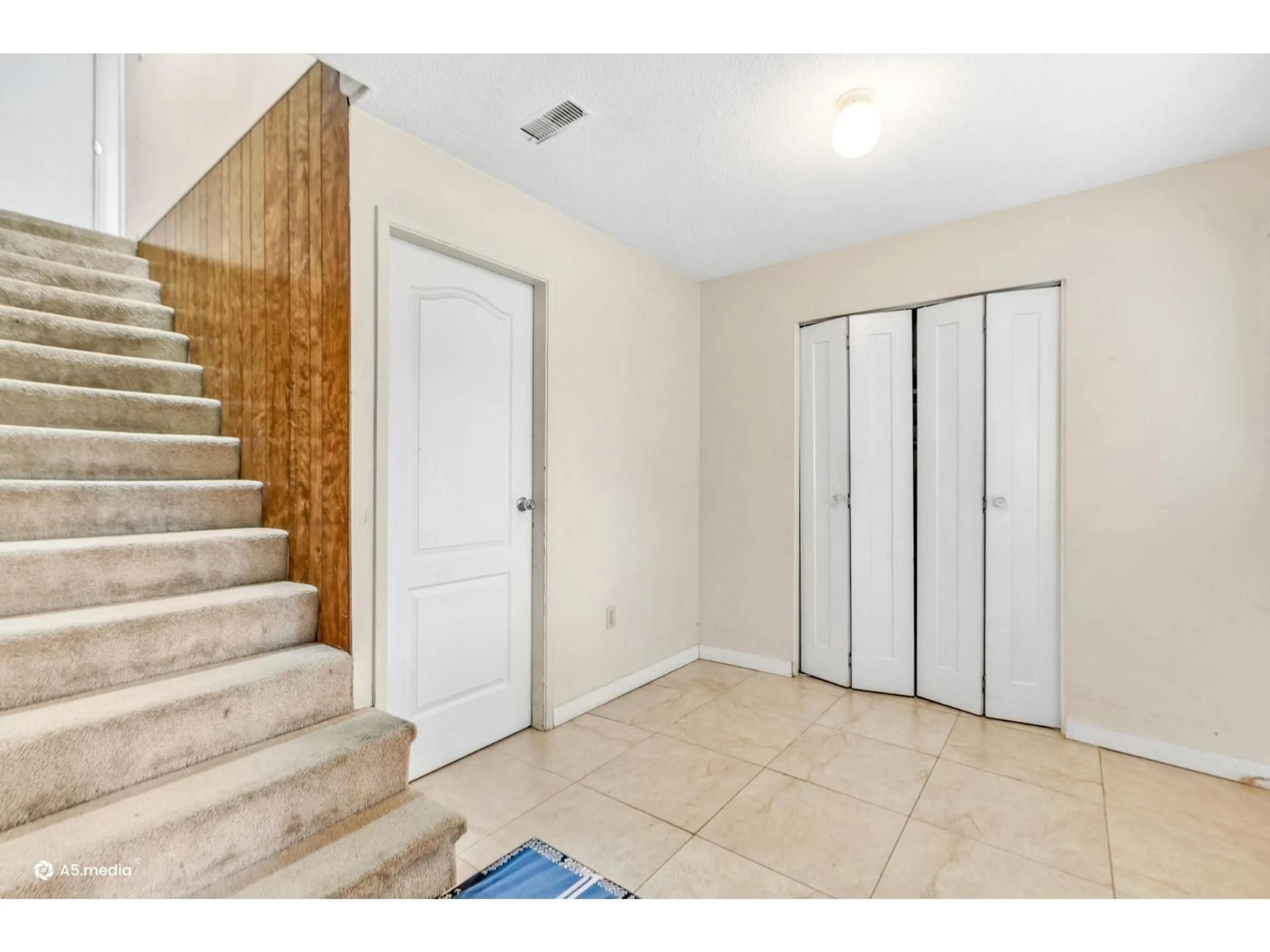 Indoor entryway for 11876 92A AVENUE, Delta British Columbia V4C3N2