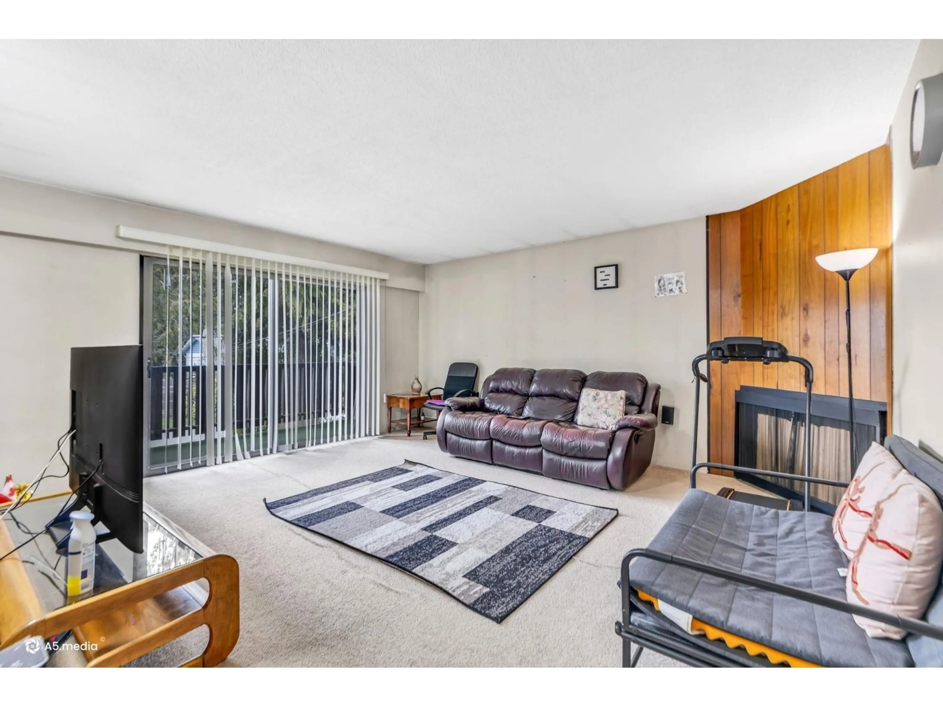 Living room with furniture, unknown for 11876 92A AVENUE, Delta British Columbia V4C3N2