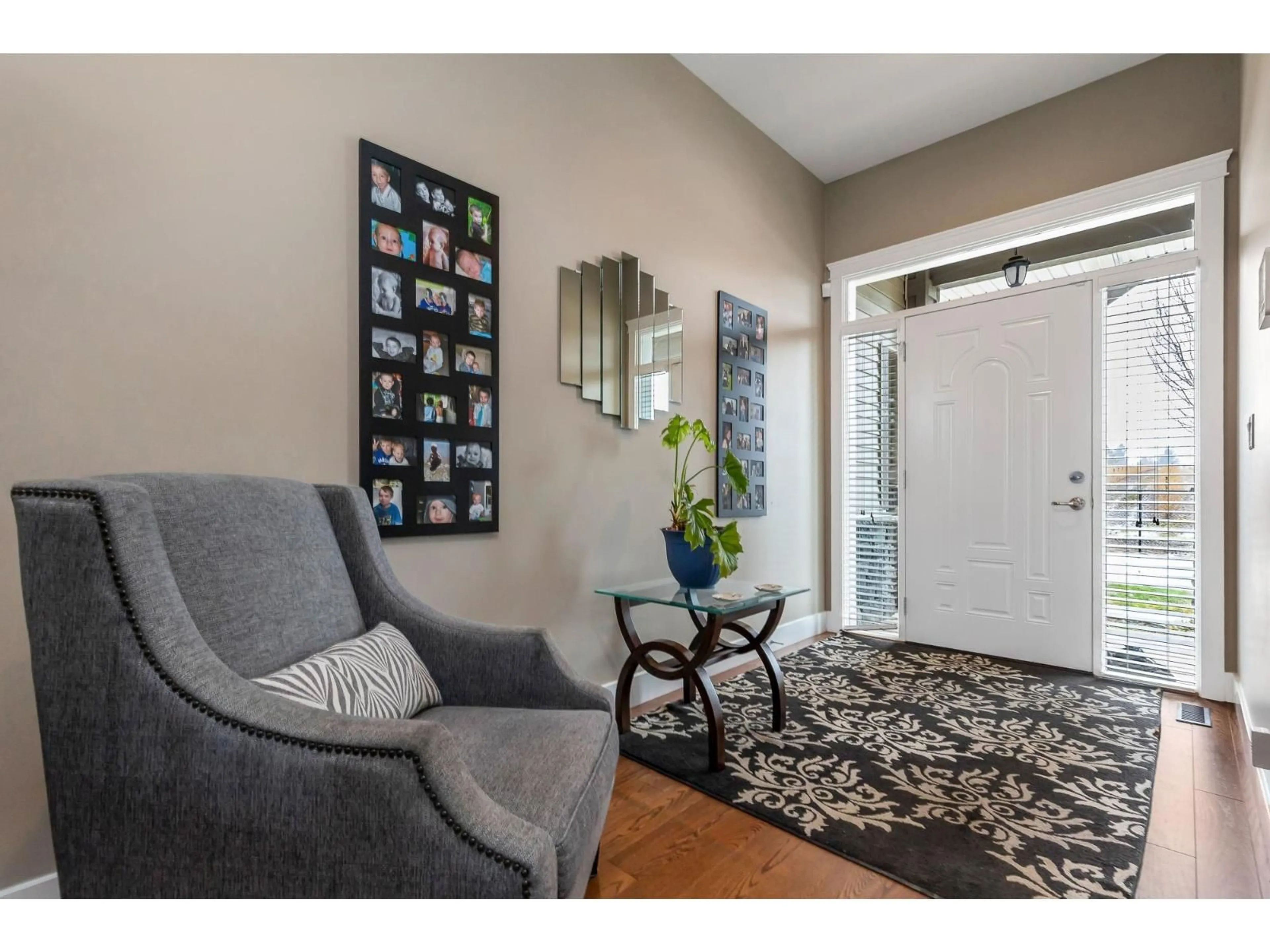 Indoor entryway for 27886 MACLURE ROAD, Abbotsford British Columbia V4X0A9