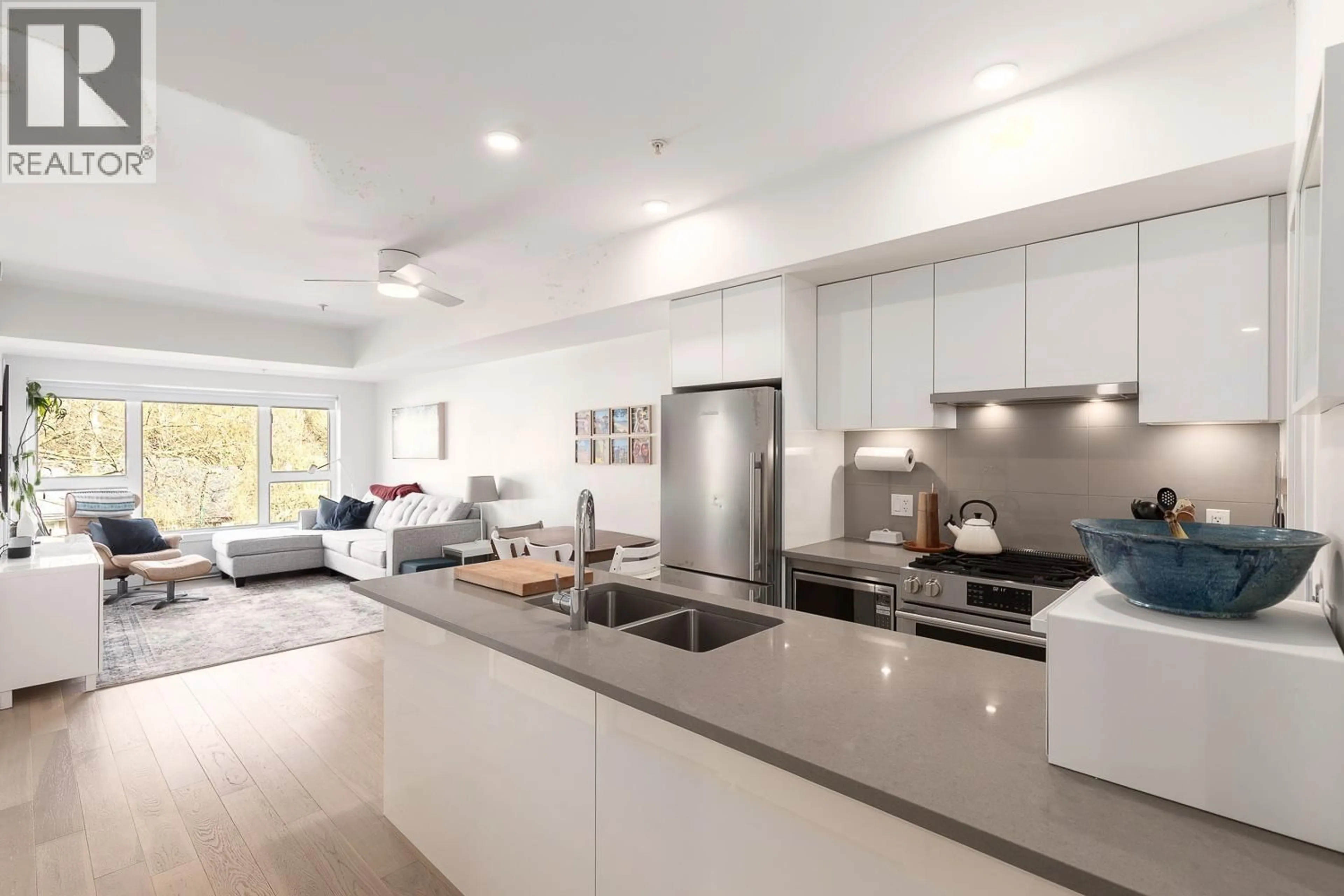 Open concept kitchen, unknown for 305 - 2666 DUKE STREET, Vancouver British Columbia V5R4S9