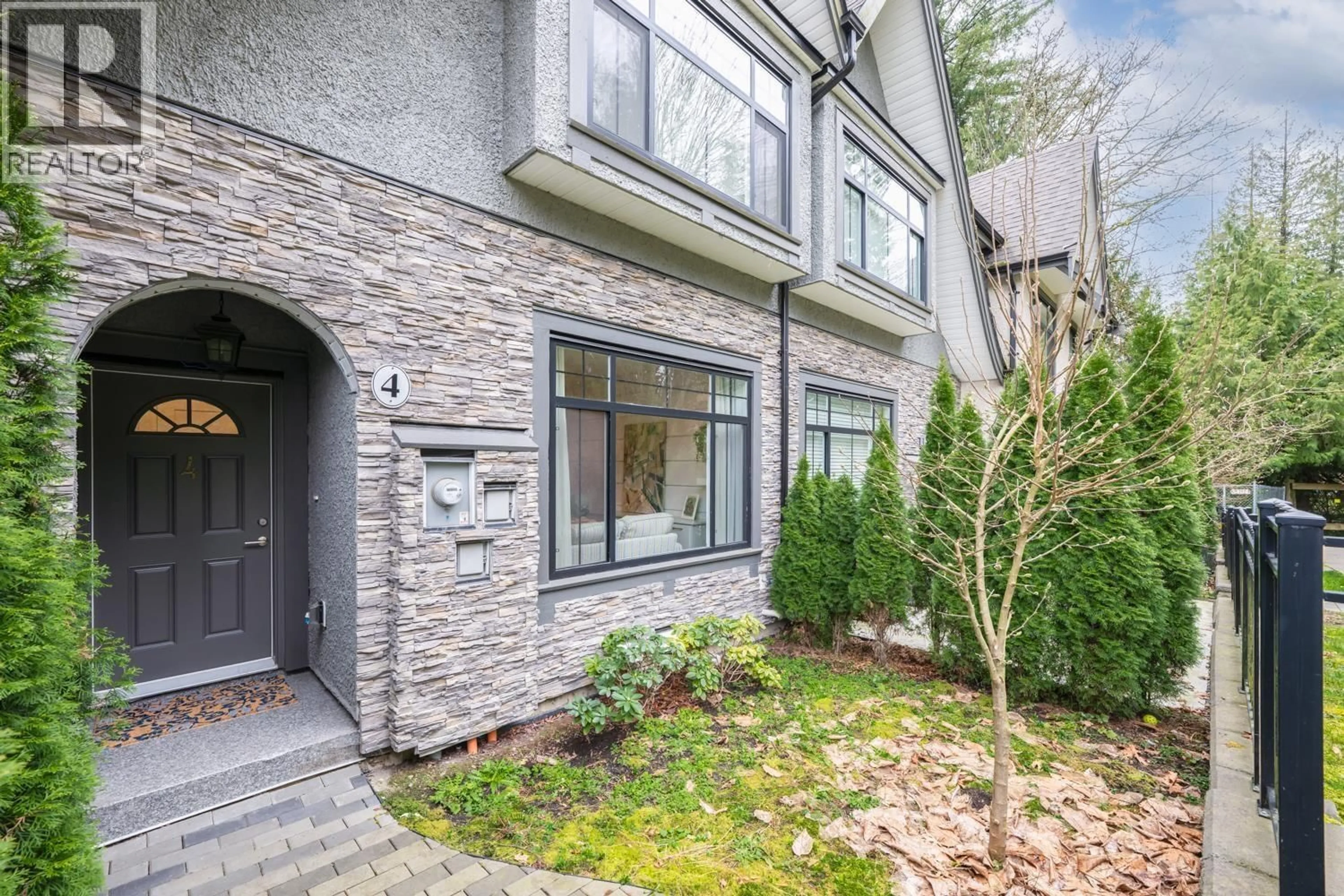 Unknown for 4 - 3406 ROXTON AVENUE, Coquitlam British Columbia V3B0G7