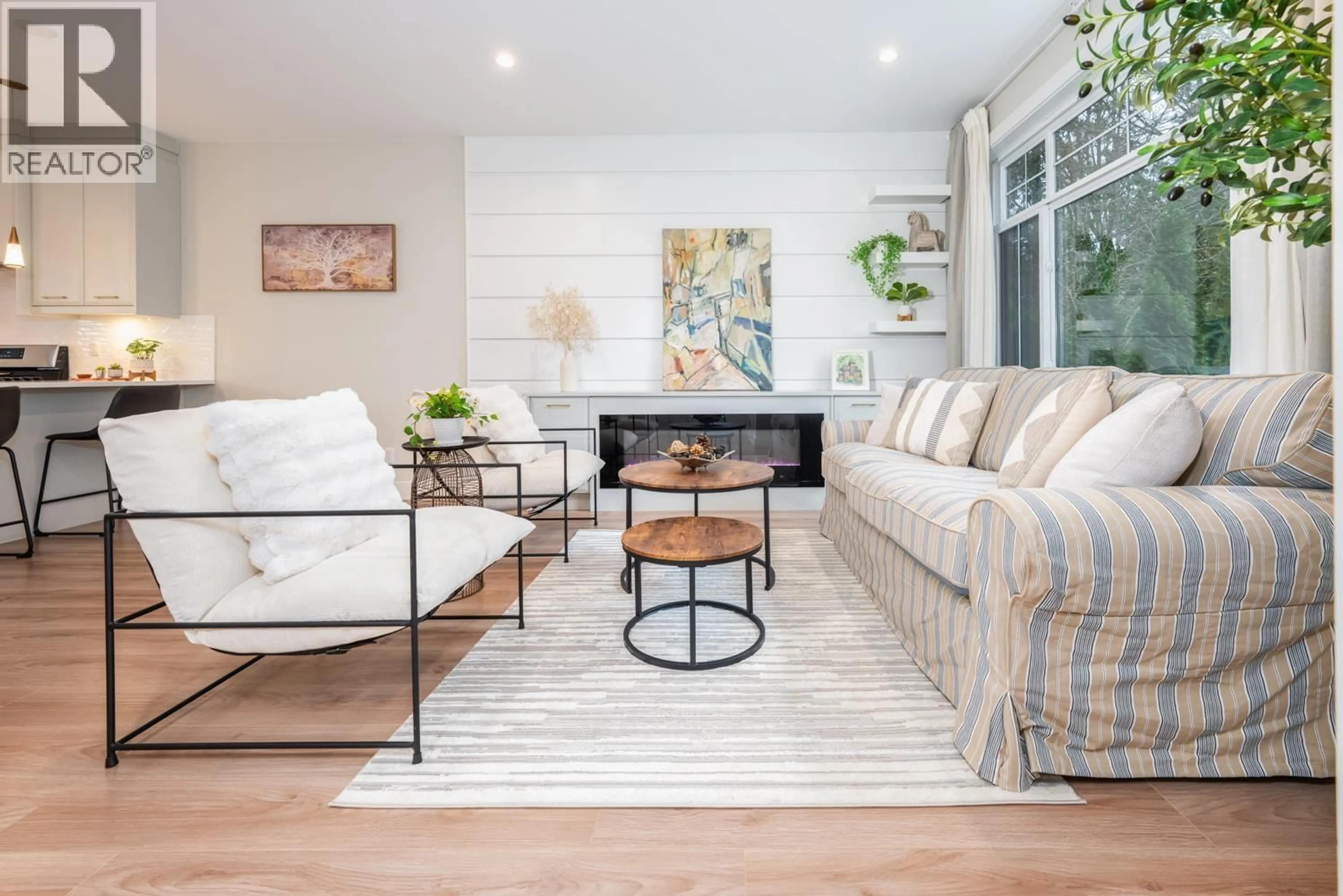 Living room with furniture, wood/laminate floor for 4 - 3406 ROXTON AVENUE, Coquitlam British Columbia V3B0G7