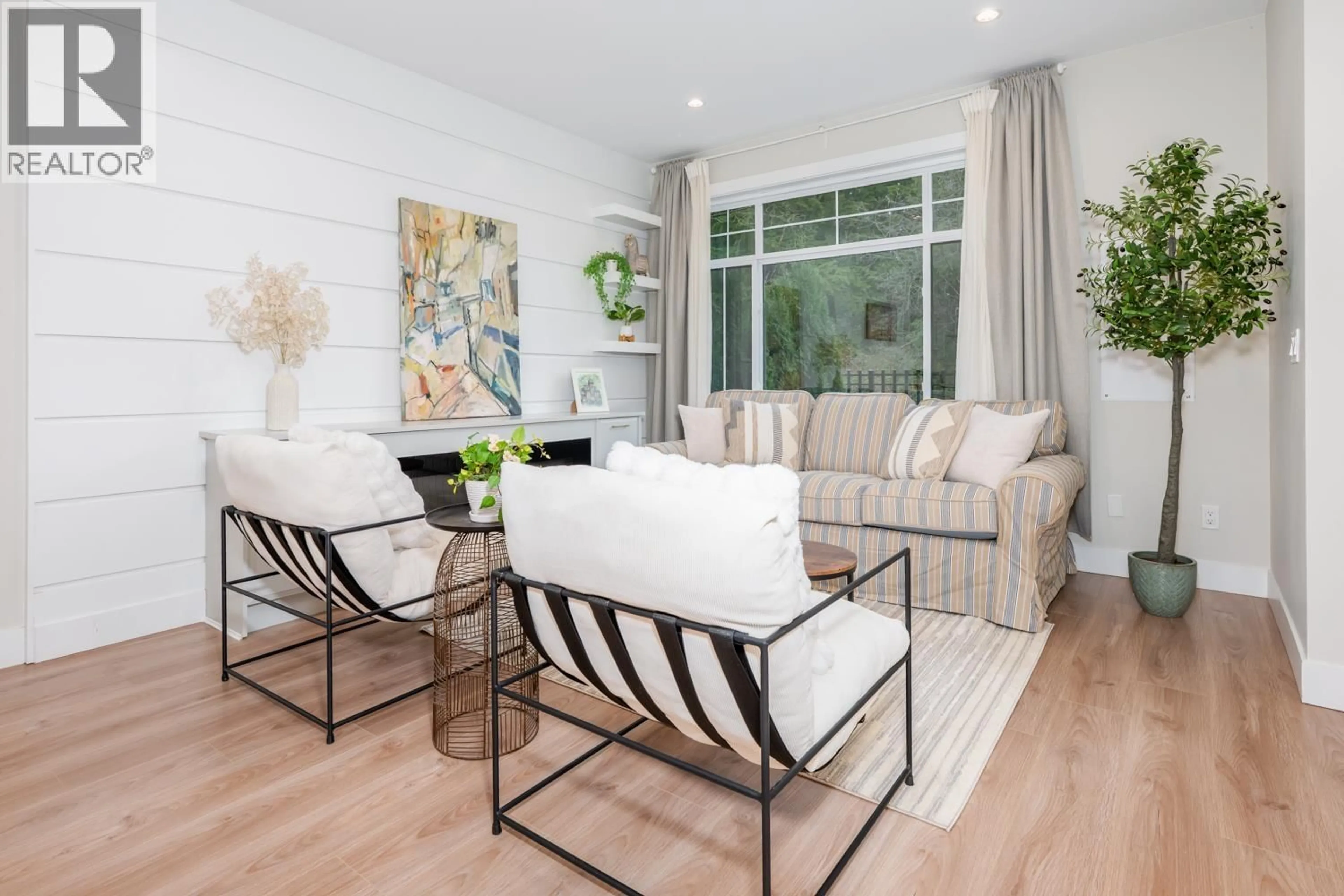 Living room with furniture, wood/laminate floor for 4 - 3406 ROXTON AVENUE, Coquitlam British Columbia V3B0G7