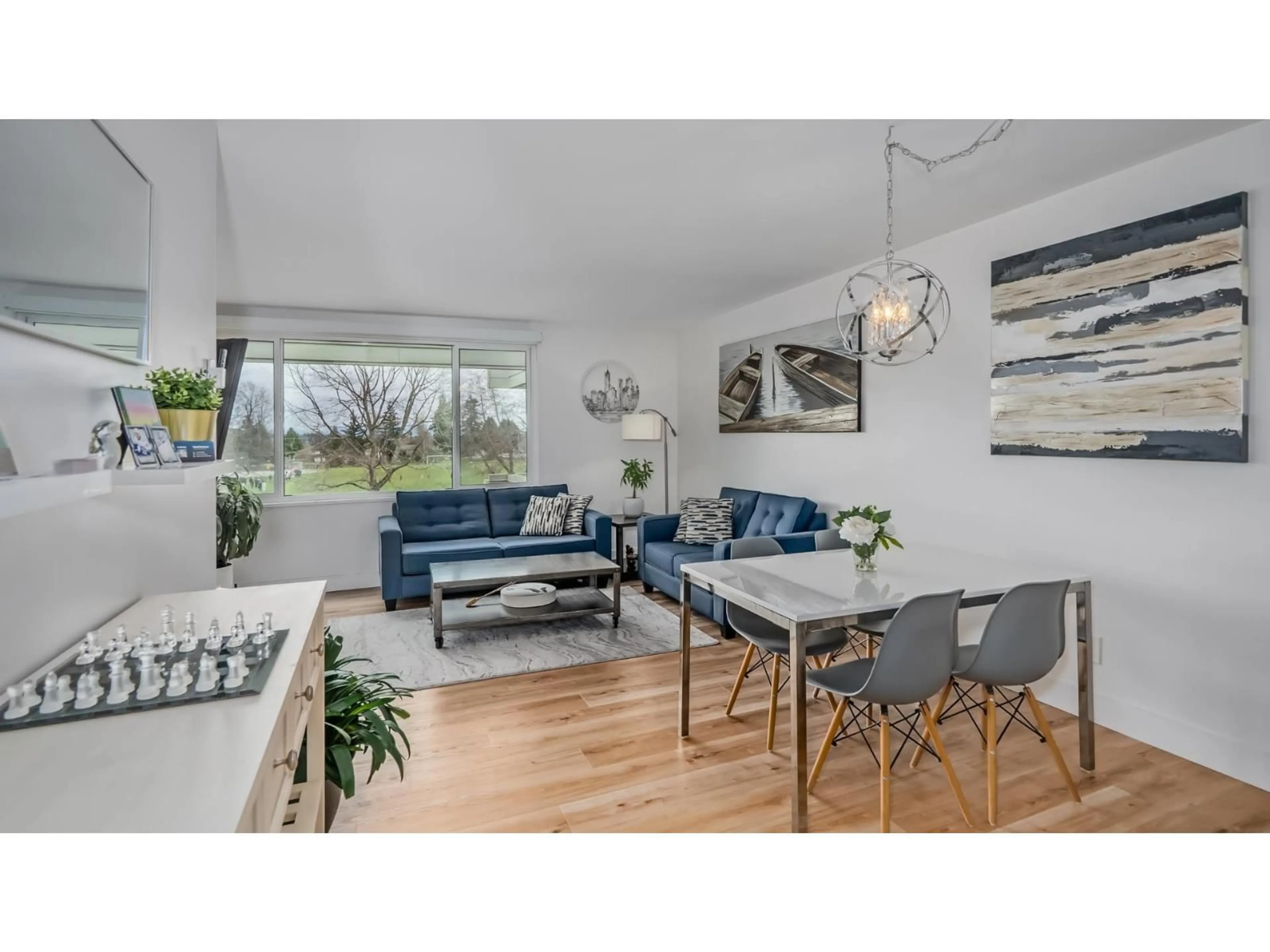 Living room with furniture, wood/laminate floor for 307 - 15272 19 AVENUE, Surrey British Columbia V4A1X6