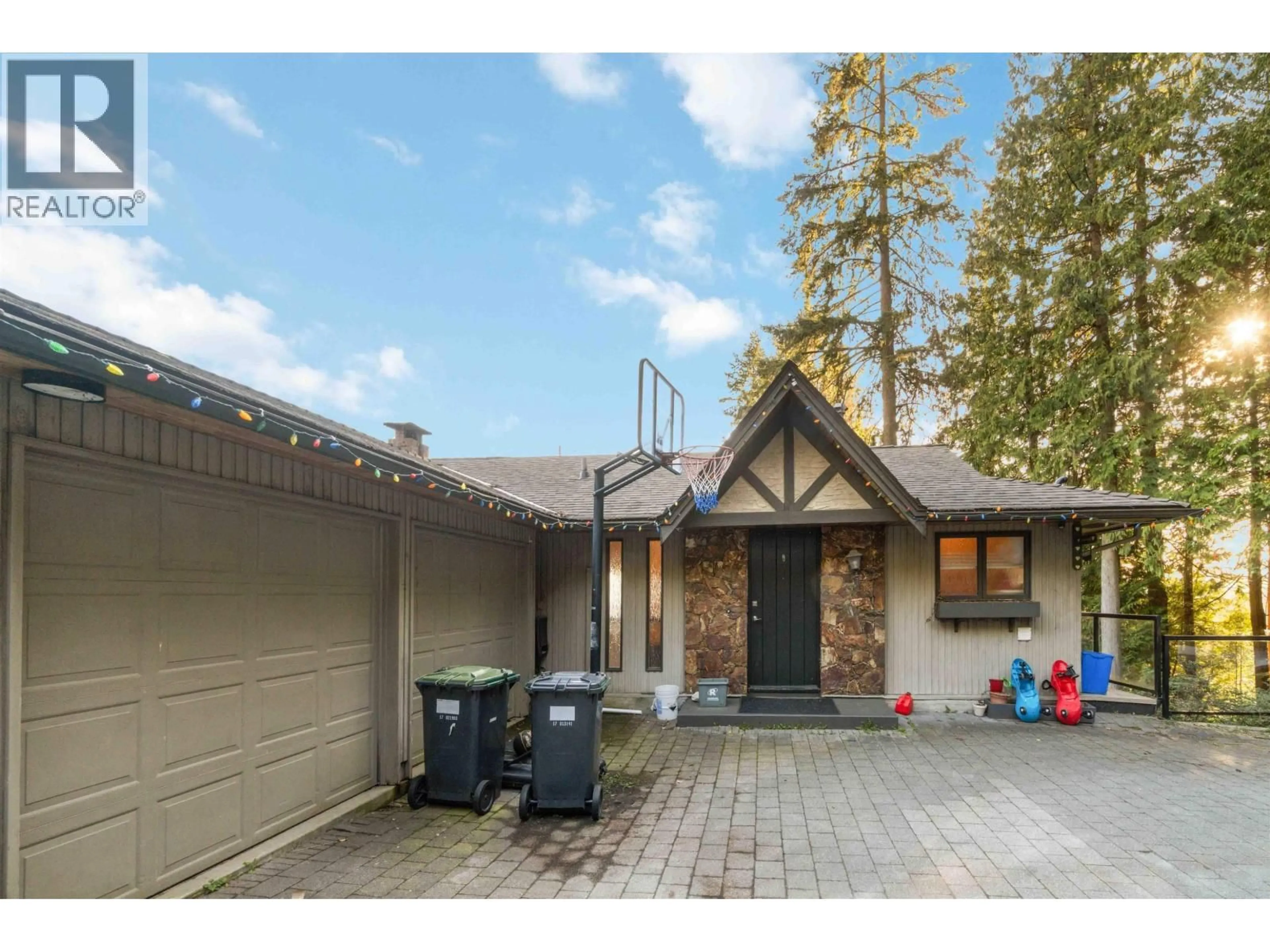 Unknown for 5189 MADEIRA COURT, North Vancouver British Columbia V7R3K7