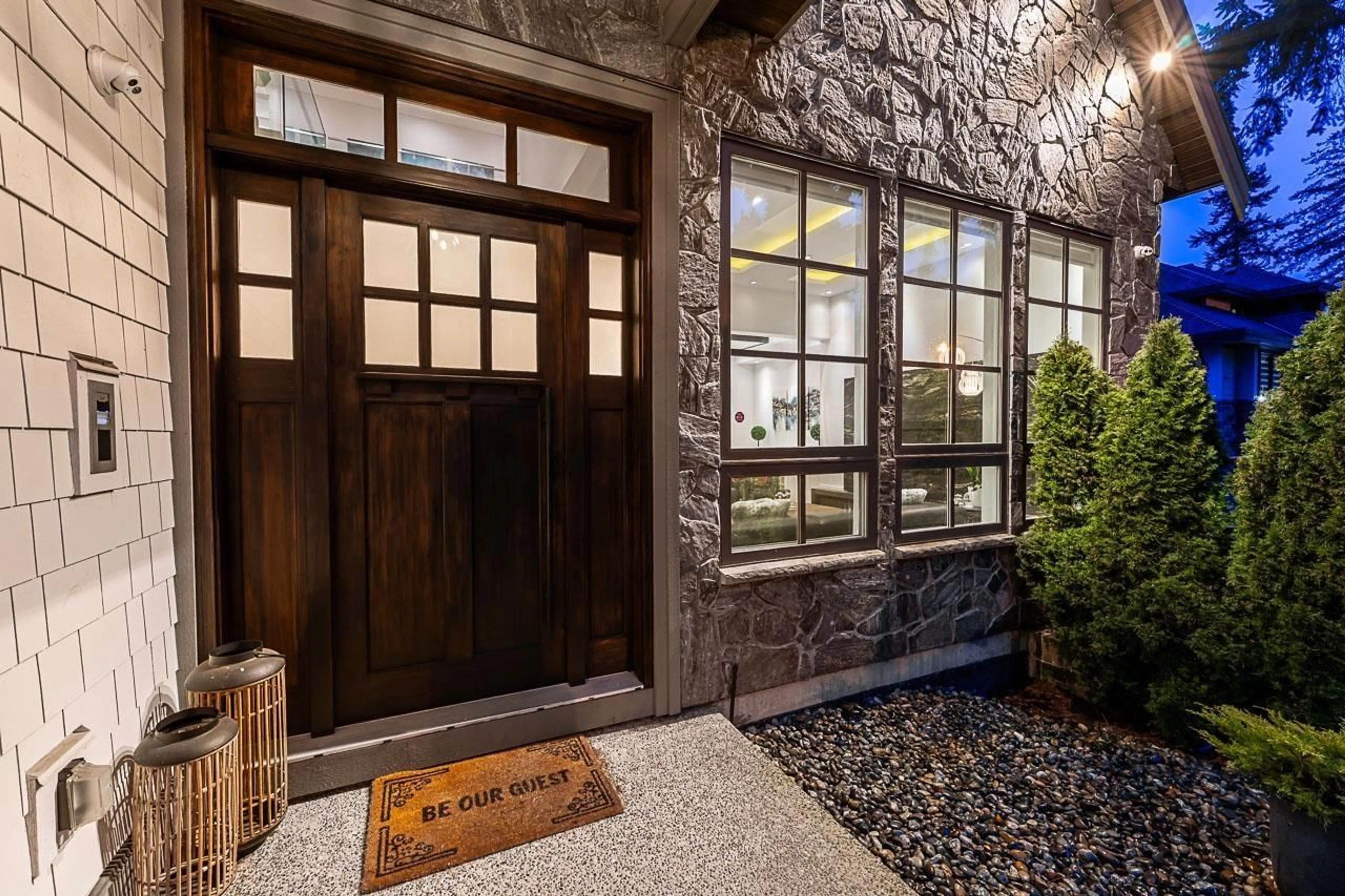 Indoor entryway for 16755 MCNAIR DRIVE, Surrey British Columbia V3Z0P9