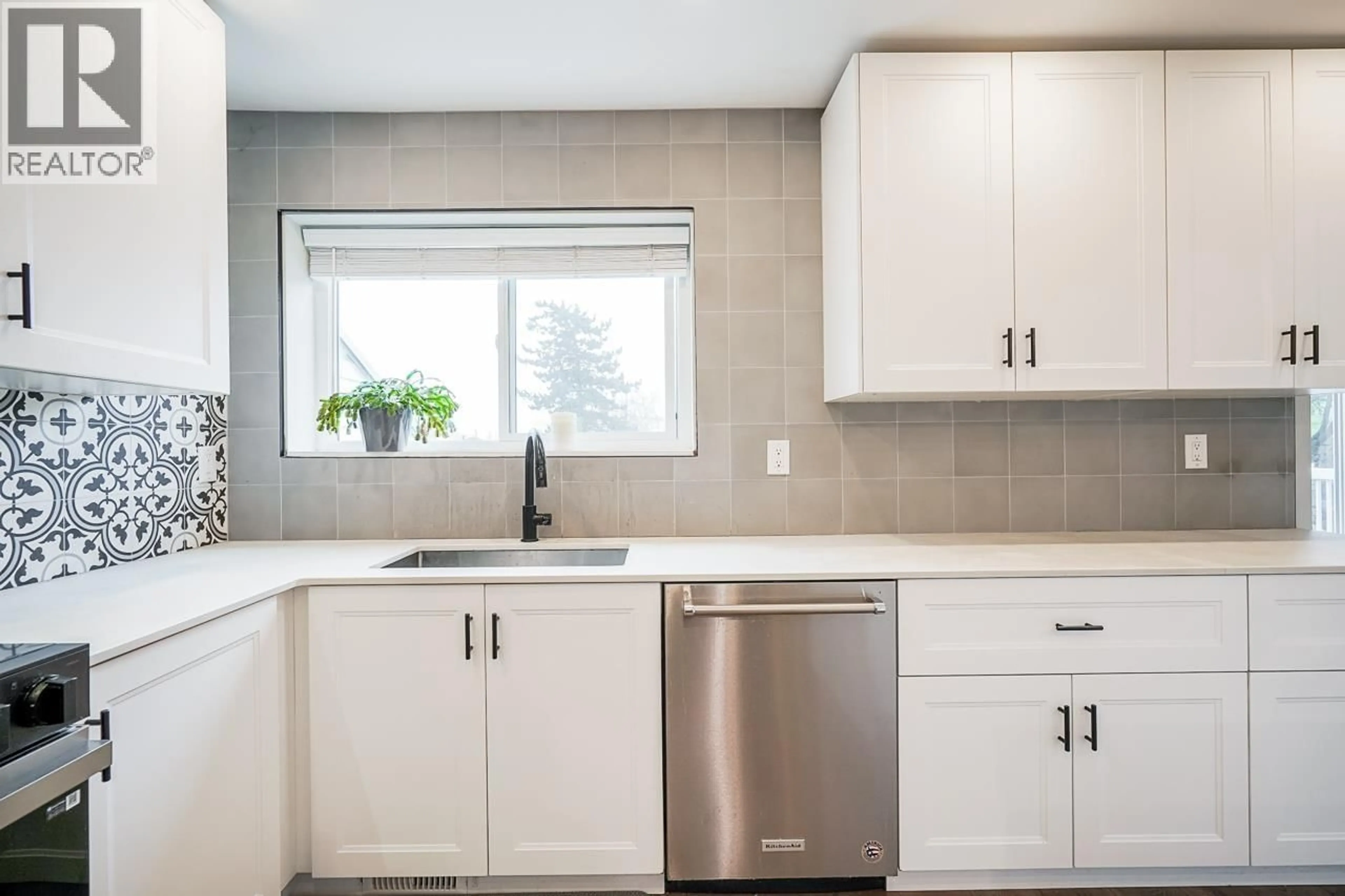 Contemporary kitchen, ceramic/tile floor for 43 - 1355 CITADEL DRIVE, Port Coquitlam British Columbia V3C5X6