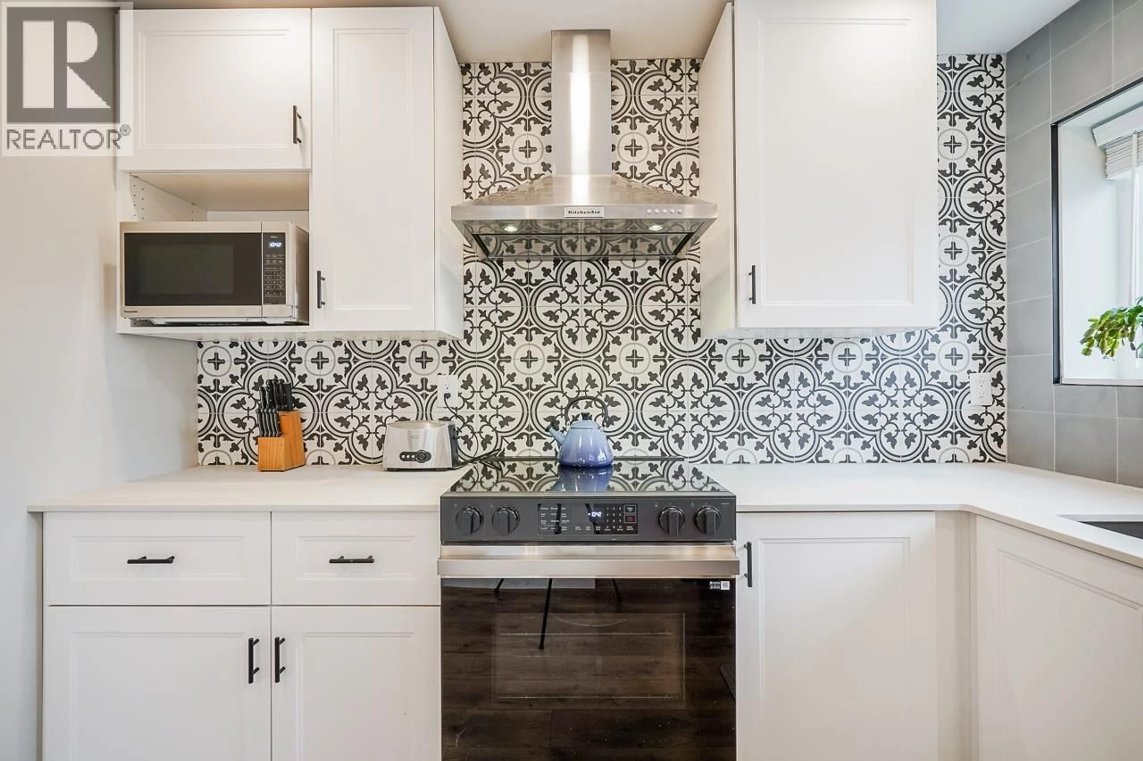 Contemporary kitchen, ceramic/tile floor for 43 - 1355 CITADEL DRIVE, Port Coquitlam British Columbia V3C5X6