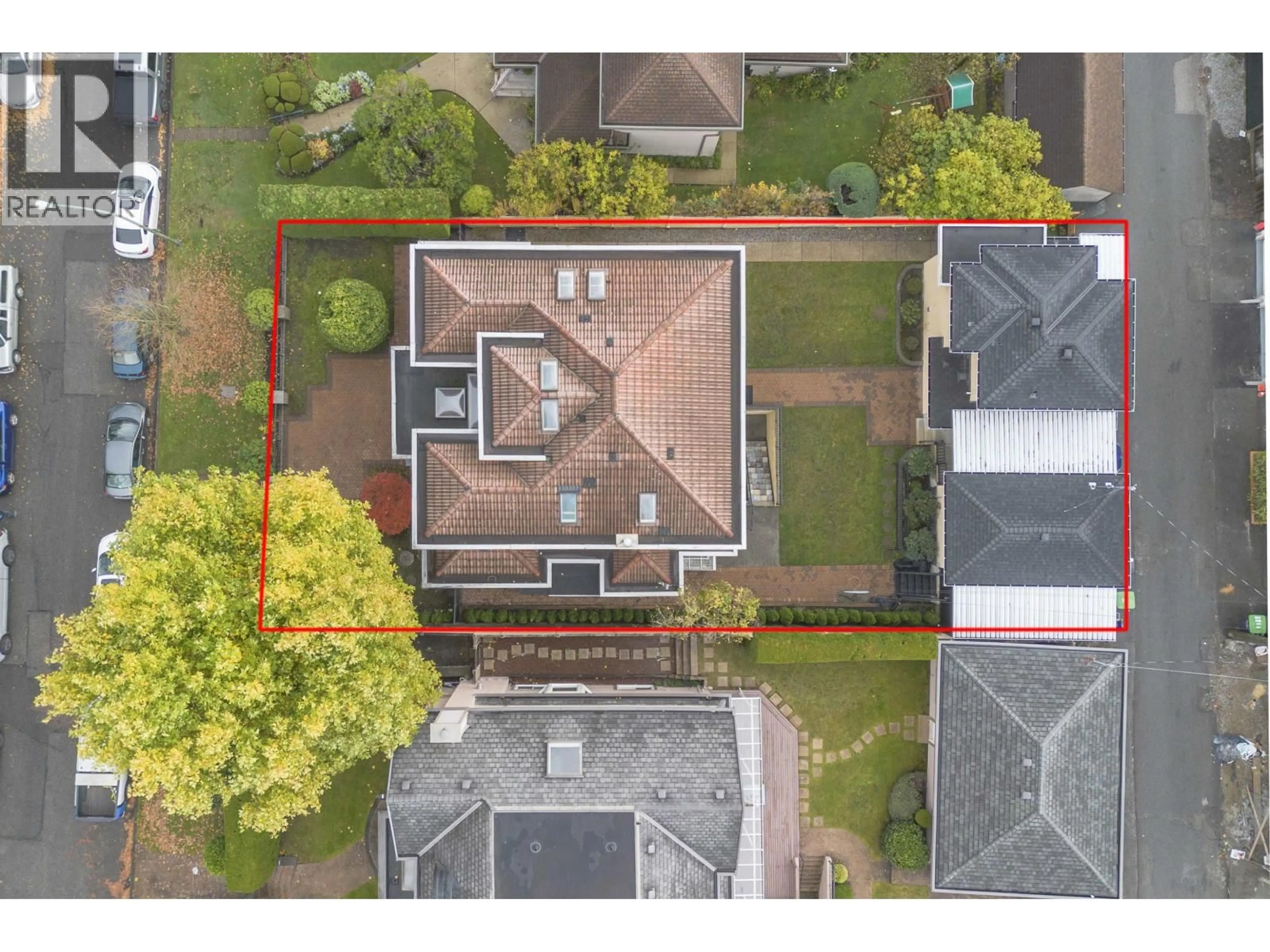 A pic from outside/outdoor area/front of a property/back of a property/a pic from drone, street for 1088 42ND AVENUE, Vancouver British Columbia V6M2A8