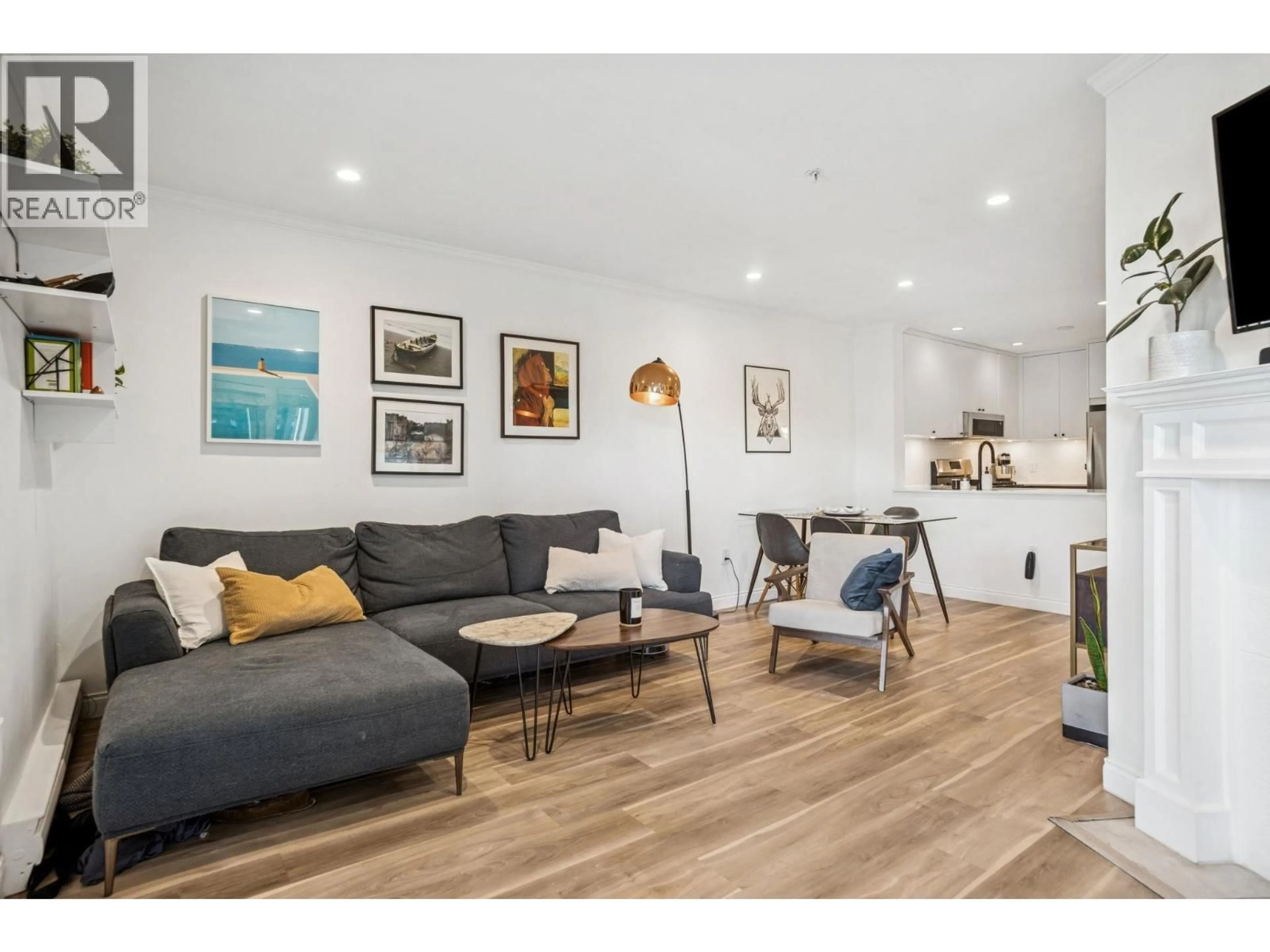 Living room with furniture, wood/laminate floor for 305 - 688 16TH AVENUE, Vancouver British Columbia V5T2V4