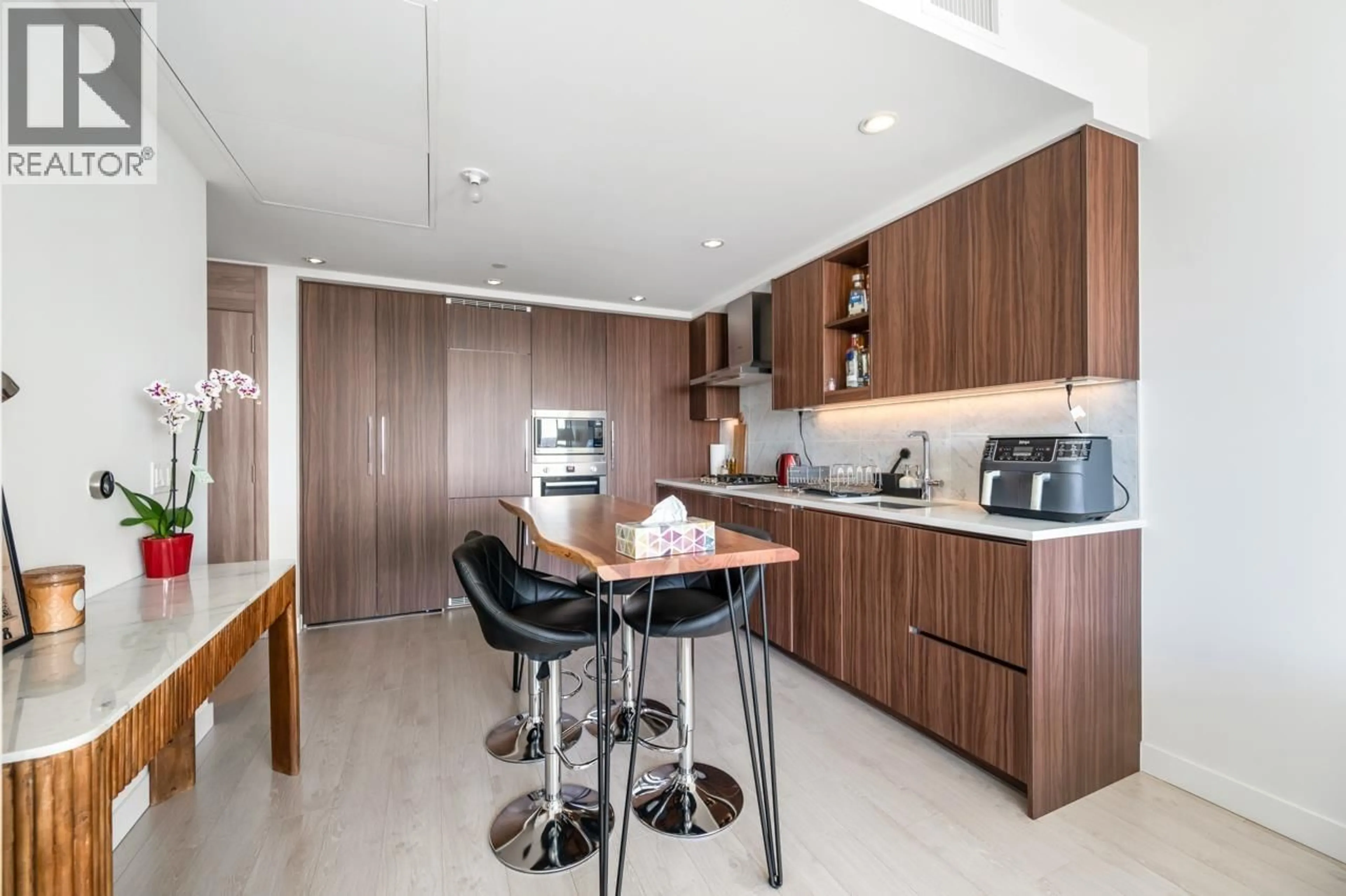 Contemporary kitchen, unknown for 3201 - 4720 LOUGHEED HIGHWAY, Burnaby British Columbia V5C0M8