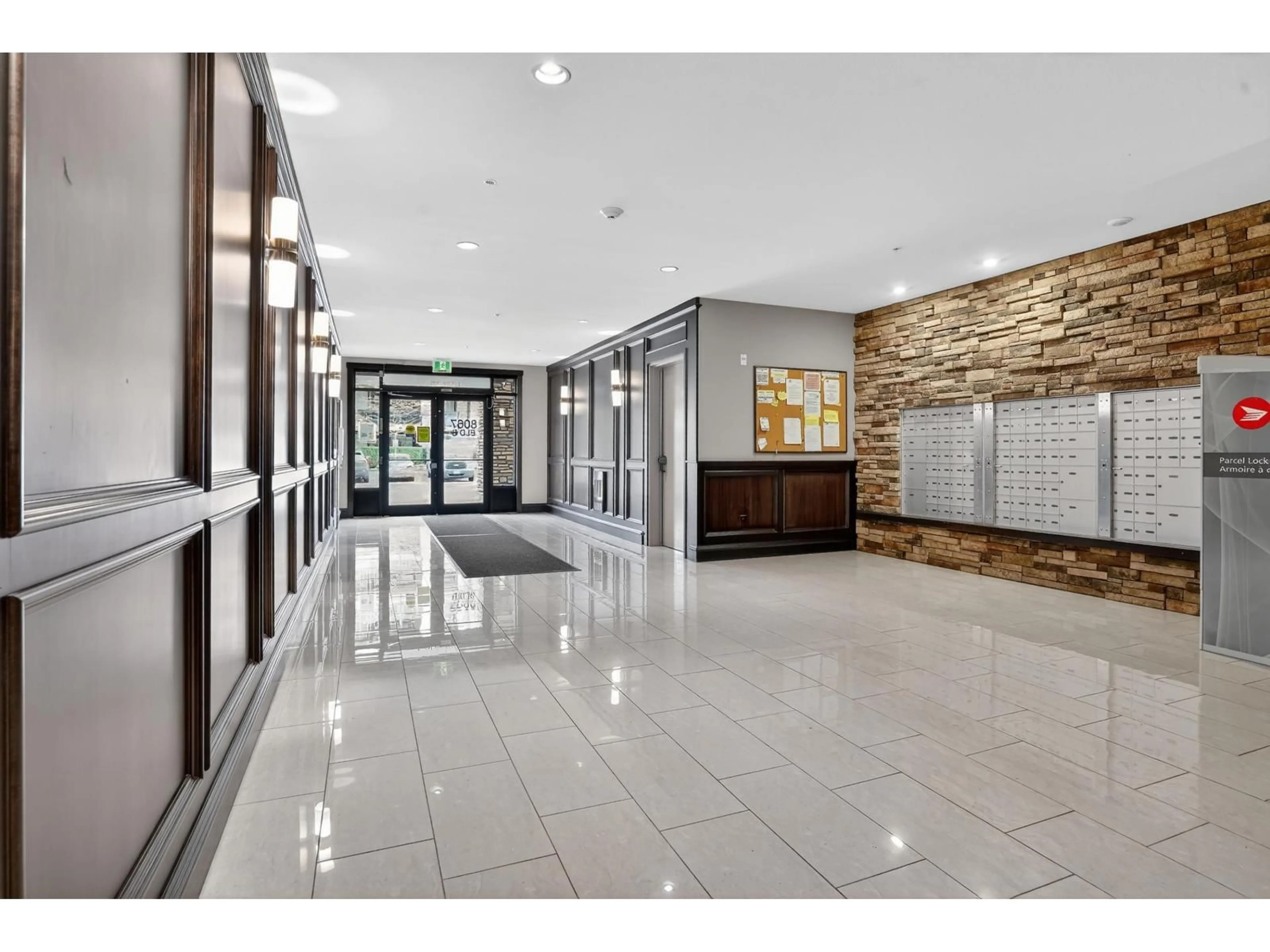 Indoor foyer for 207 - 8067 207 STREET, Langley British Columbia V2Y0N9