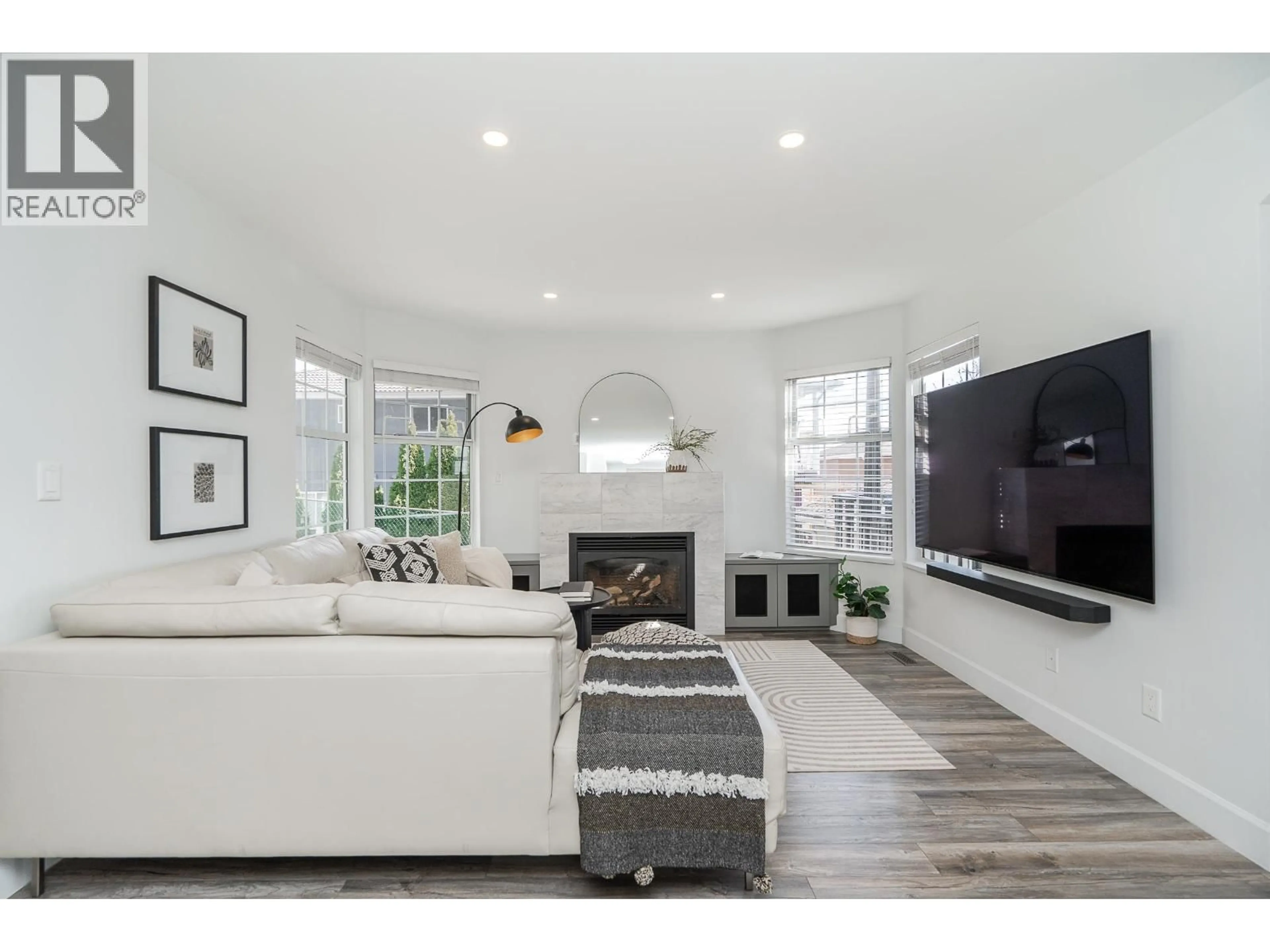 Living room with furniture, unknown for 1120 HACHEY AVENUE, Coquitlam British Columbia V3K2H4