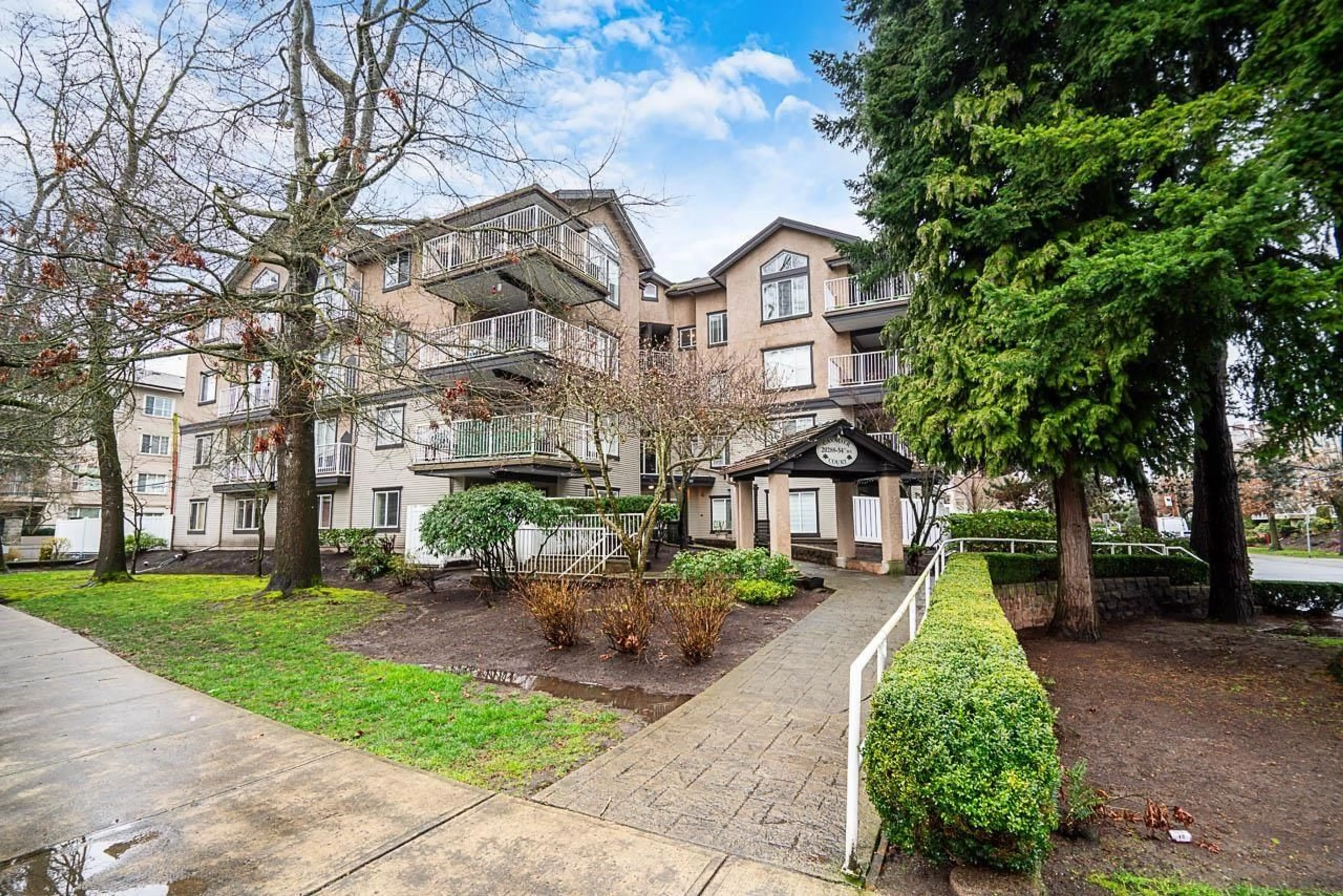 Unknown for 304 - 20288 54 AVENUE, Langley British Columbia V3A3W3