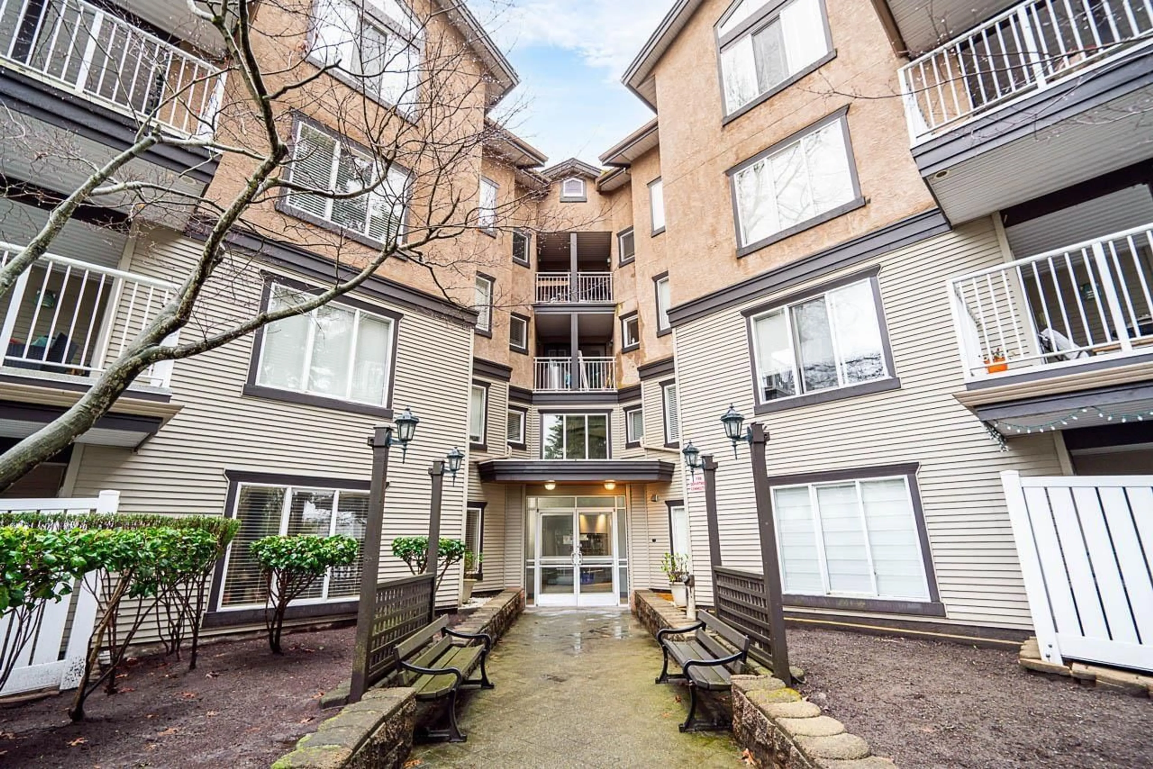 Unknown for 304 - 20288 54 AVENUE, Langley British Columbia V3A3W3