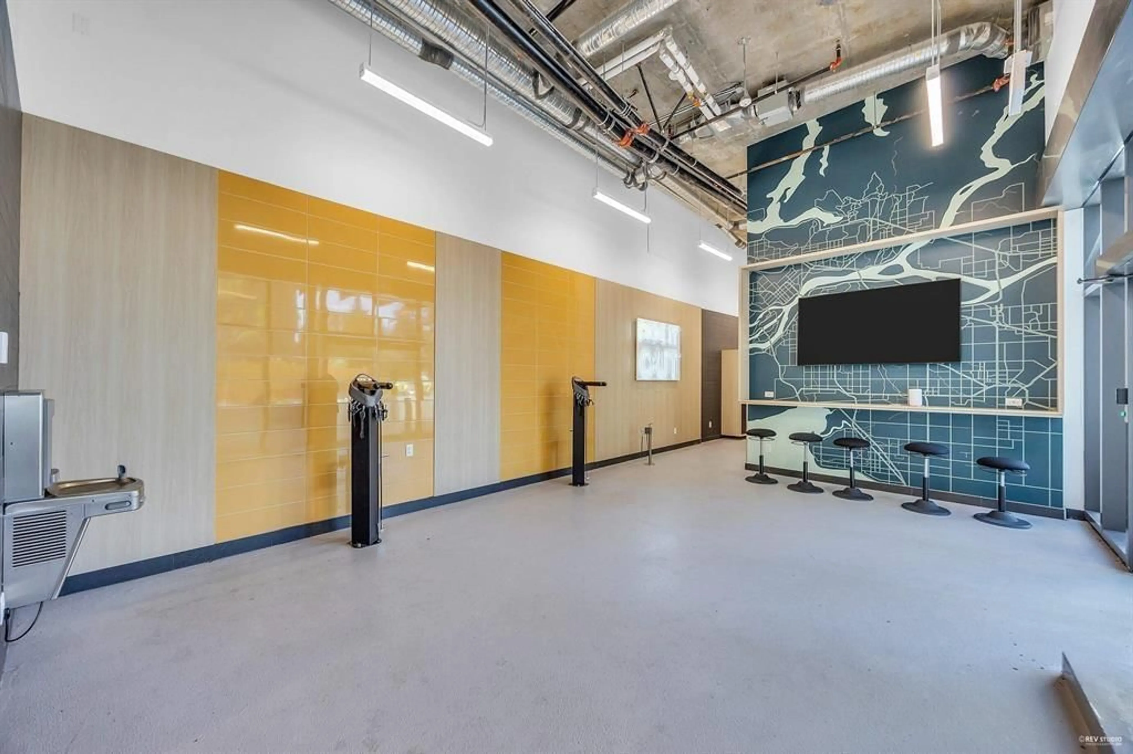 Indoor foyer for 1301 - 13428 105 AVENUE, Surrey British Columbia V3T0S6