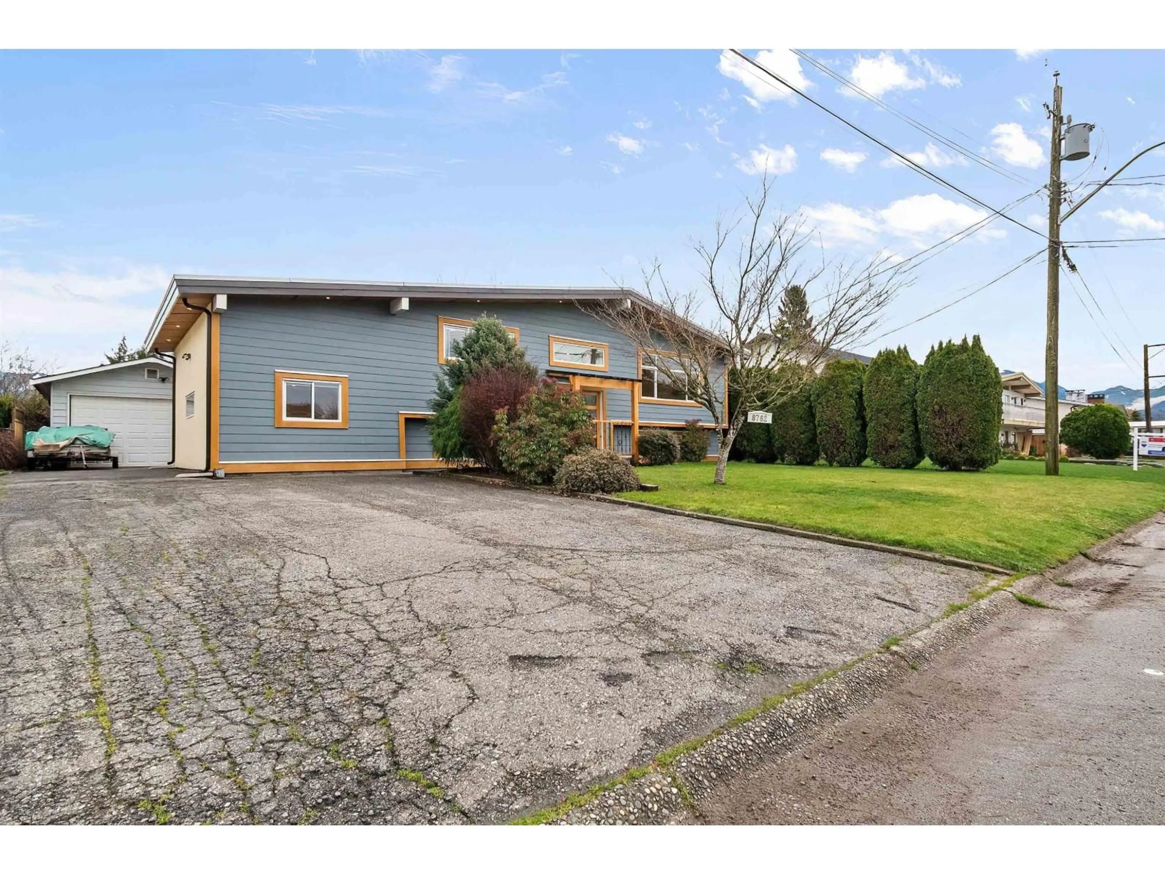 A pic from outside/outdoor area/front of a property/back of a property/a pic from drone, street for 8762 BUTCHART STREET, Chilliwack British Columbia V2P5S3