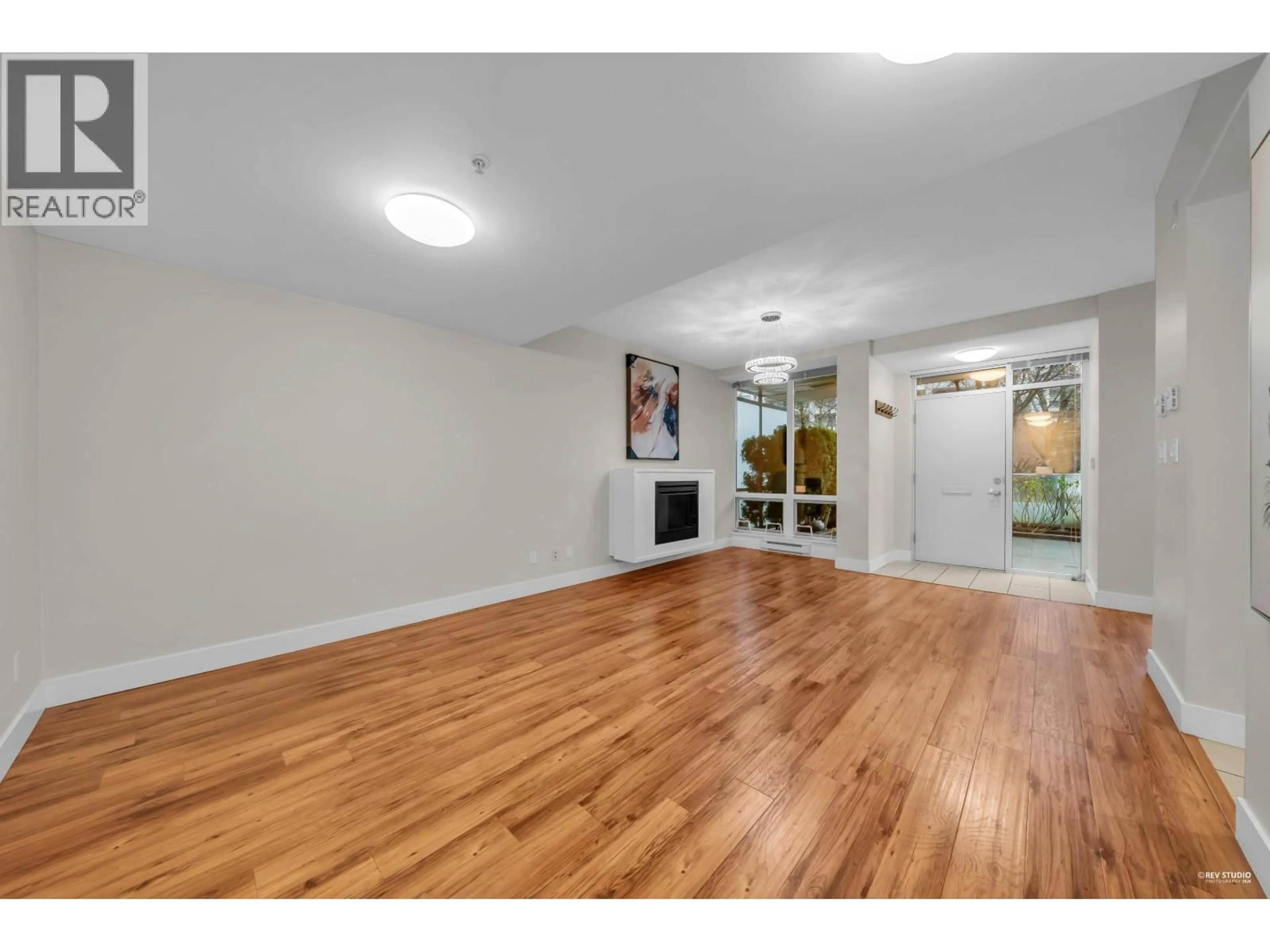 A pic of a room for 4818 HAZEL STREET, Burnaby British Columbia V5H4T3