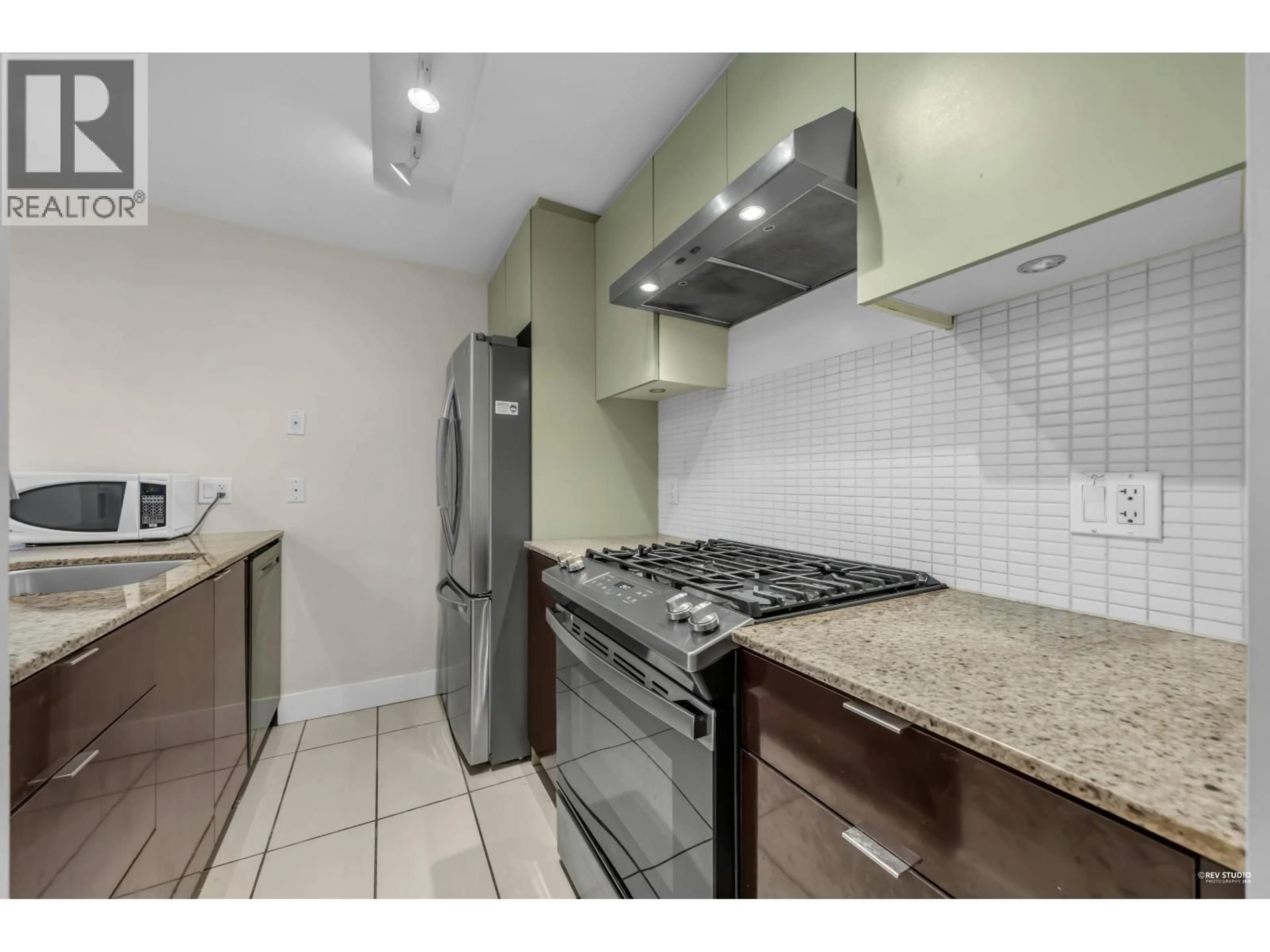 Standard kitchen, ceramic/tile floor for 4818 HAZEL STREET, Burnaby British Columbia V5H4T3