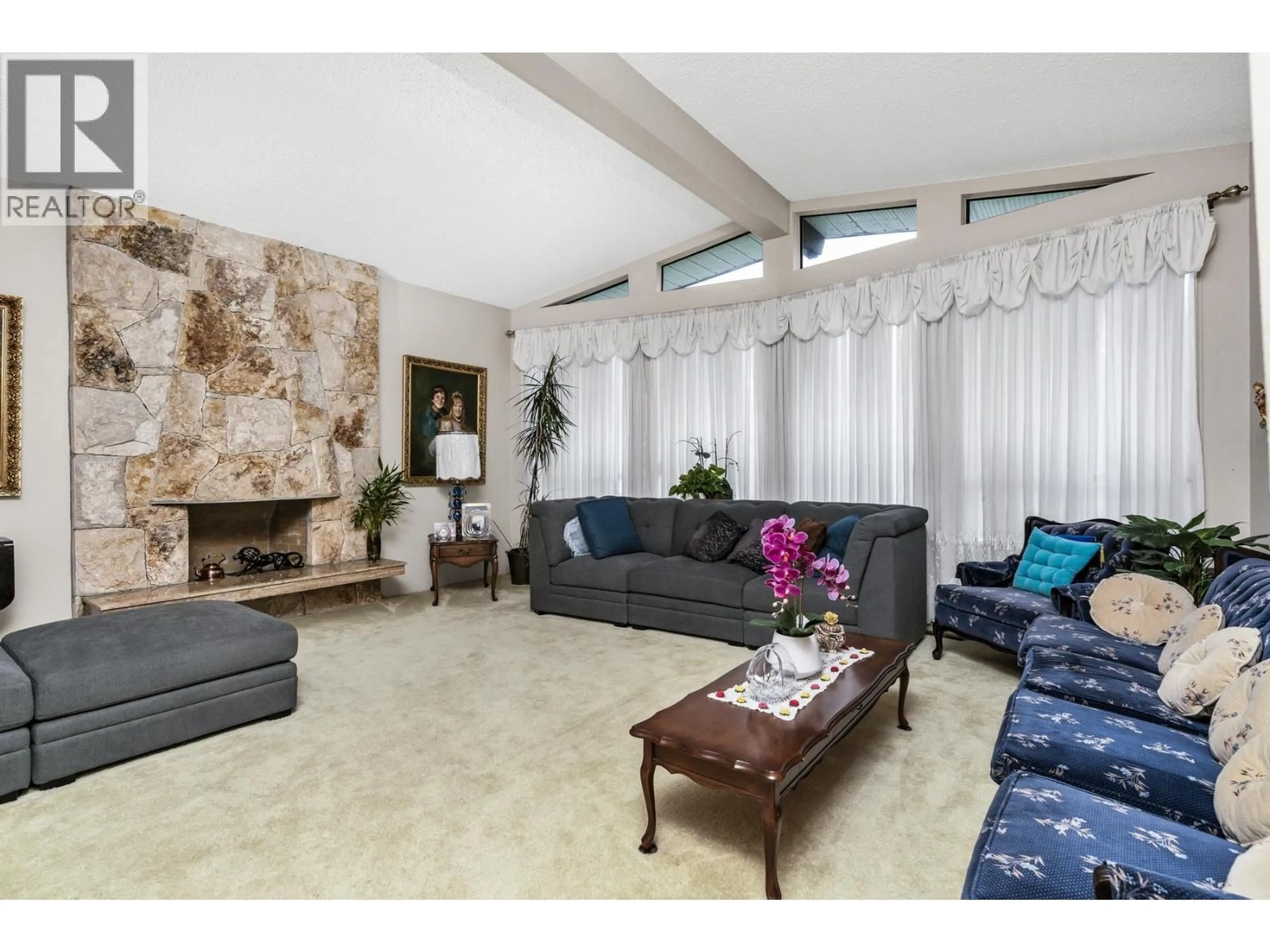 Living room with furniture, unknown for 7615 LAWRENCE DRIVE, Burnaby British Columbia V5A3M6