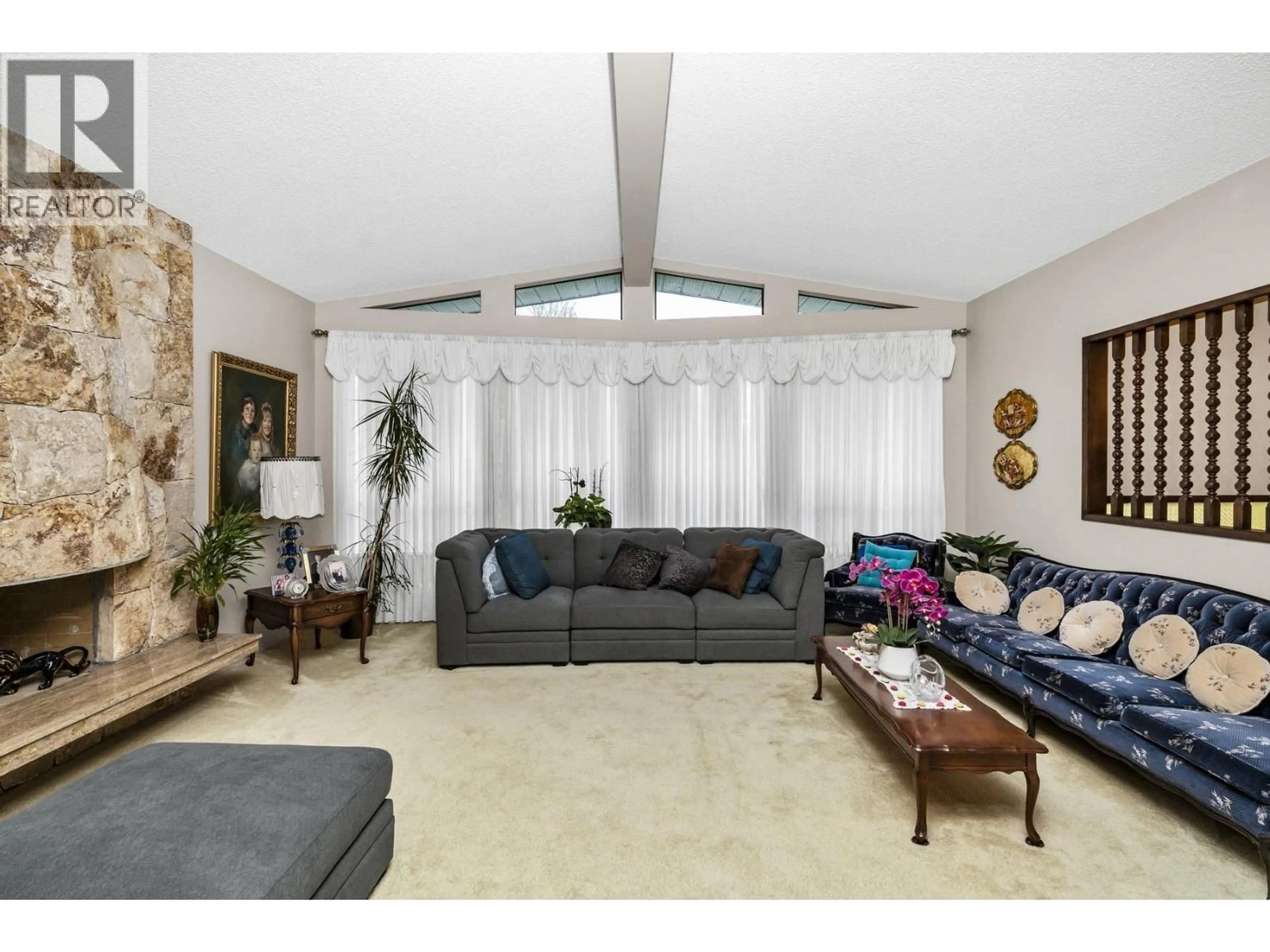 Living room with furniture, unknown for 7615 LAWRENCE DRIVE, Burnaby British Columbia V5A3M6