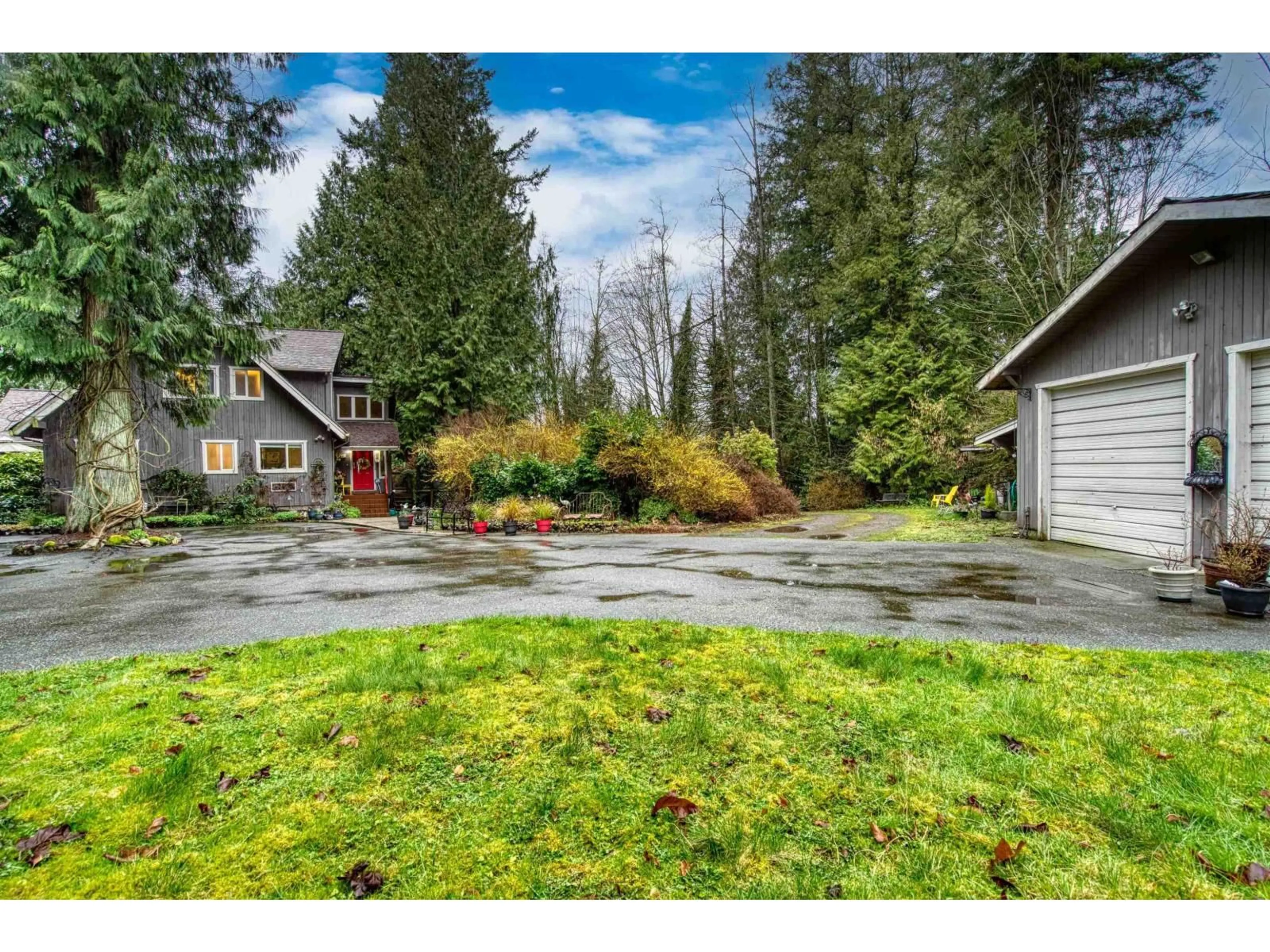 A pic from outside/outdoor area/front of a property/back of a property/a pic from drone, unknown for 20017 FERNRIDGE CRESCENT, Langley British Columbia V2Z1X4