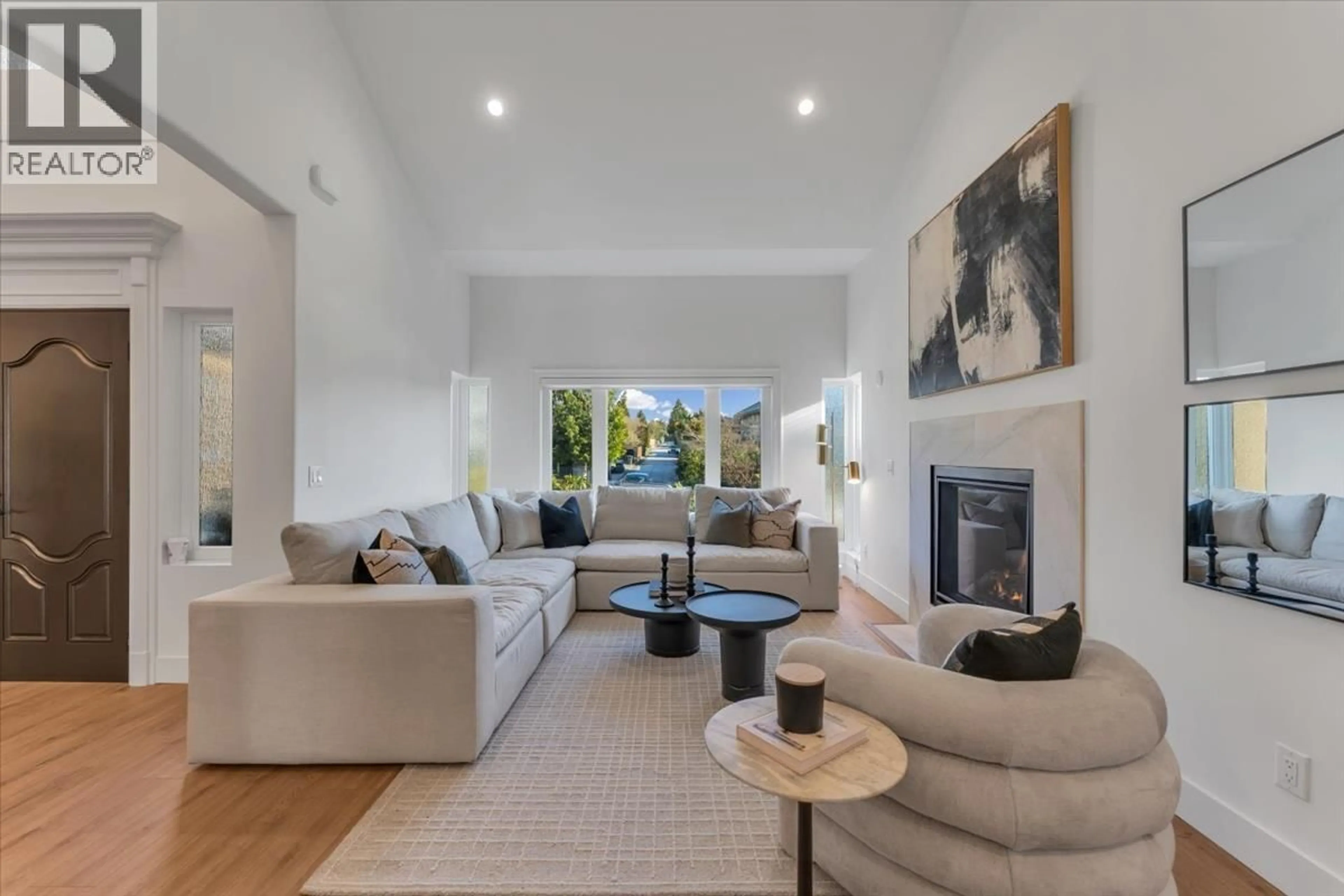 Living room with furniture, unknown for 2594 PALISADE CRESCENT, Port Coquitlam British Columbia V3C6B2