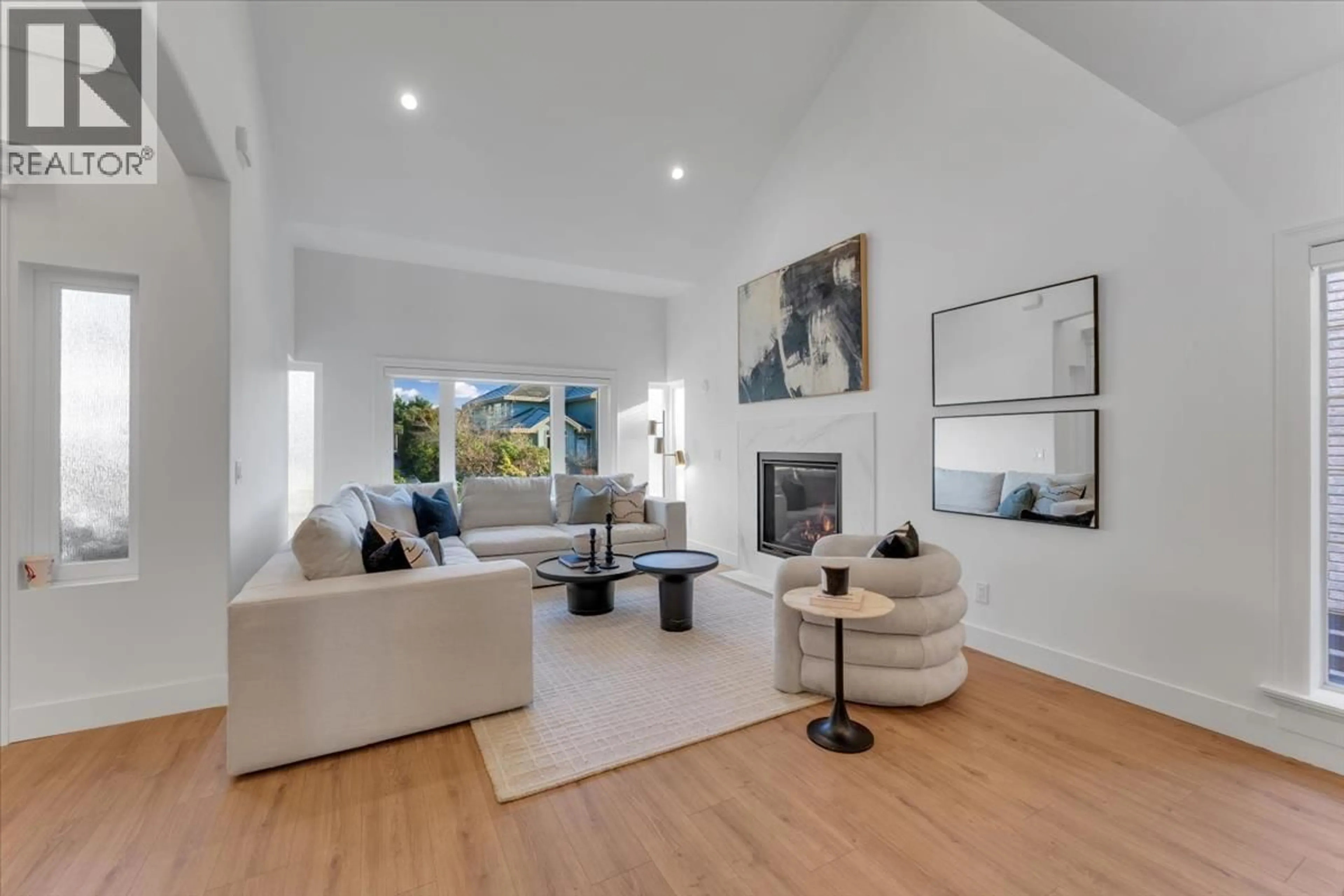 Living room with furniture, unknown for 2594 PALISADE CRESCENT, Port Coquitlam British Columbia V3C6B2