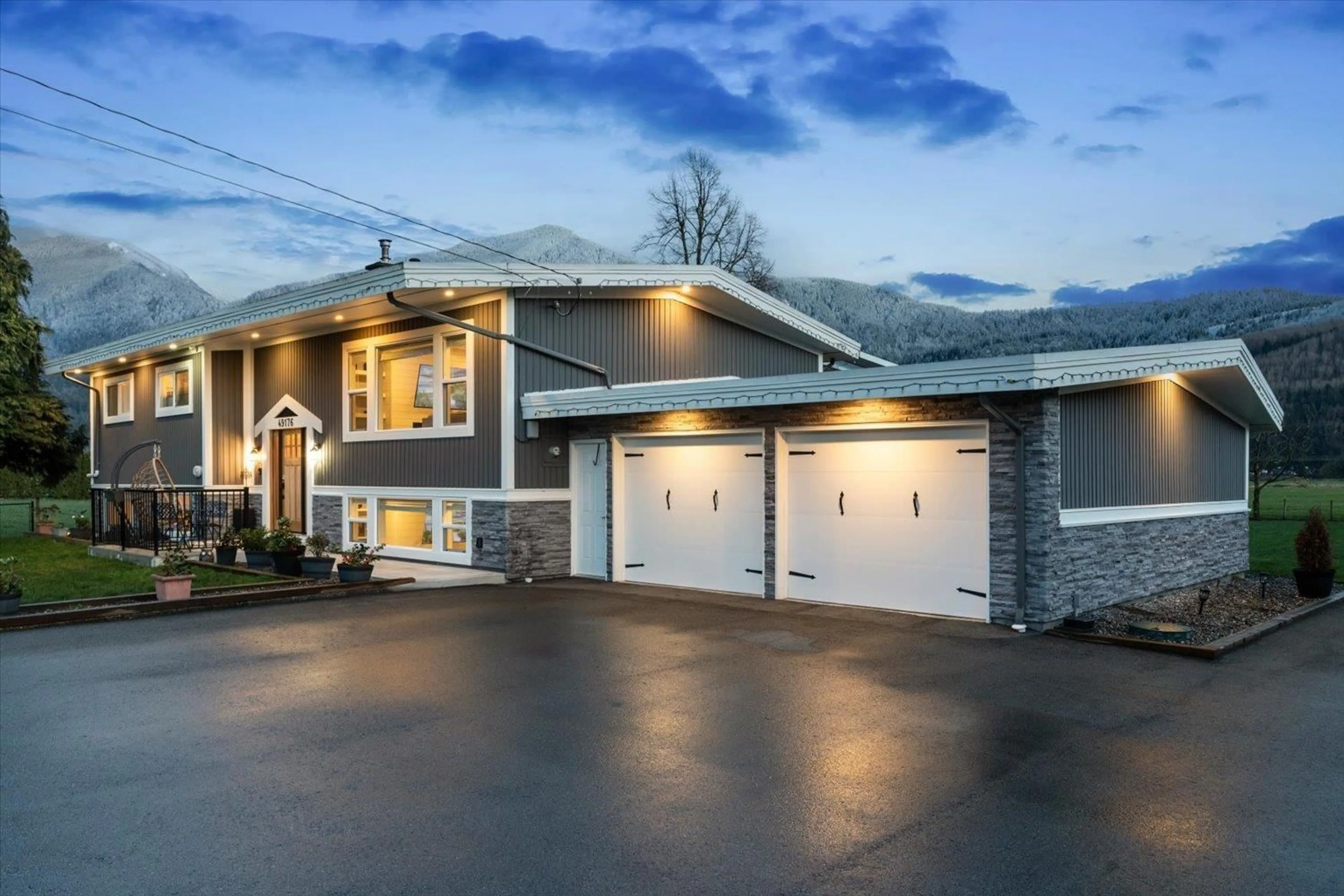Home with vinyl exterior material, mountain view for 49176 PRAIRIE CENTRAL ROAD, Chilliwack British Columbia V2P6H3