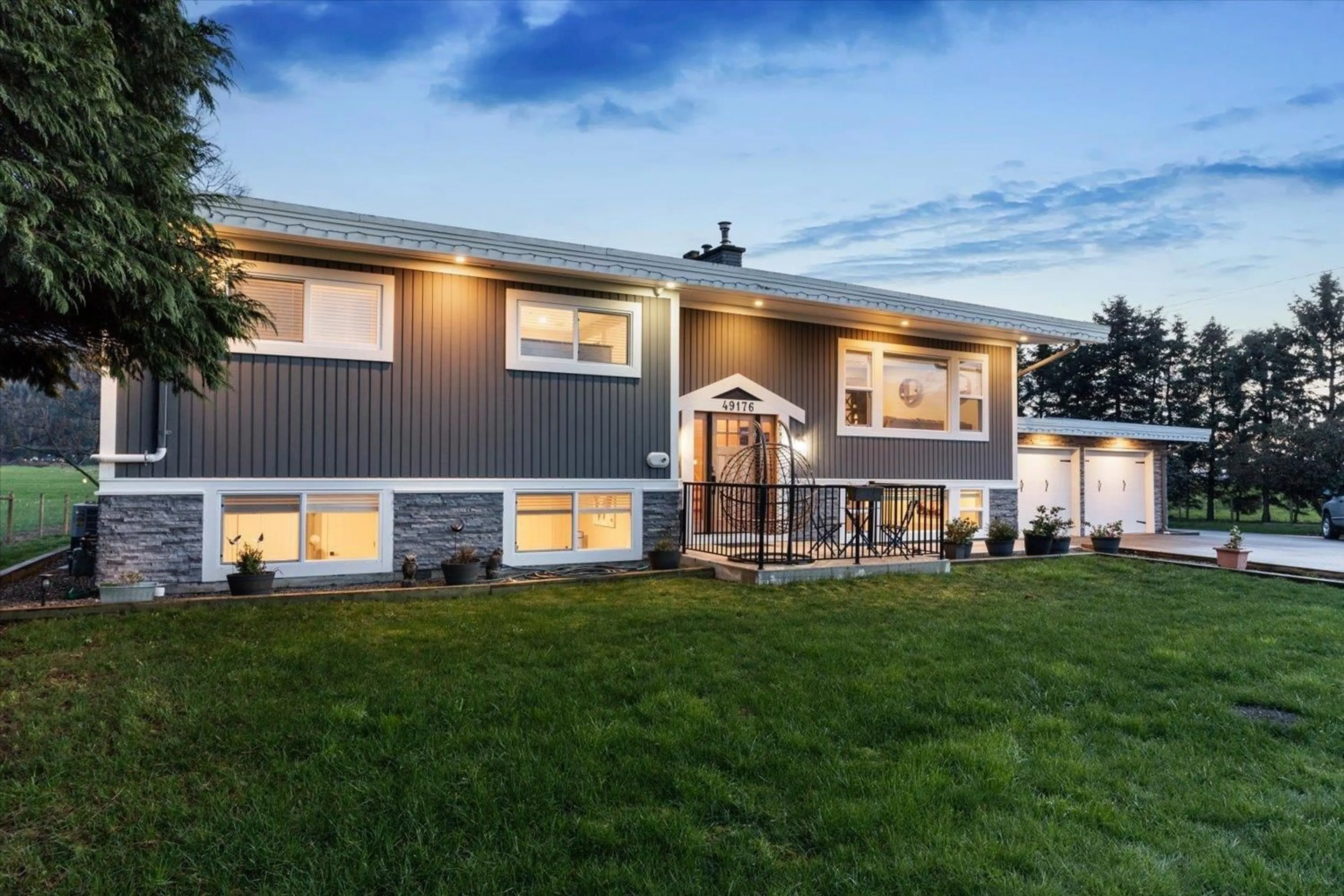 Home with vinyl exterior material, mountain view for 49176 PRAIRIE CENTRAL ROAD, Chilliwack British Columbia V2P6H3