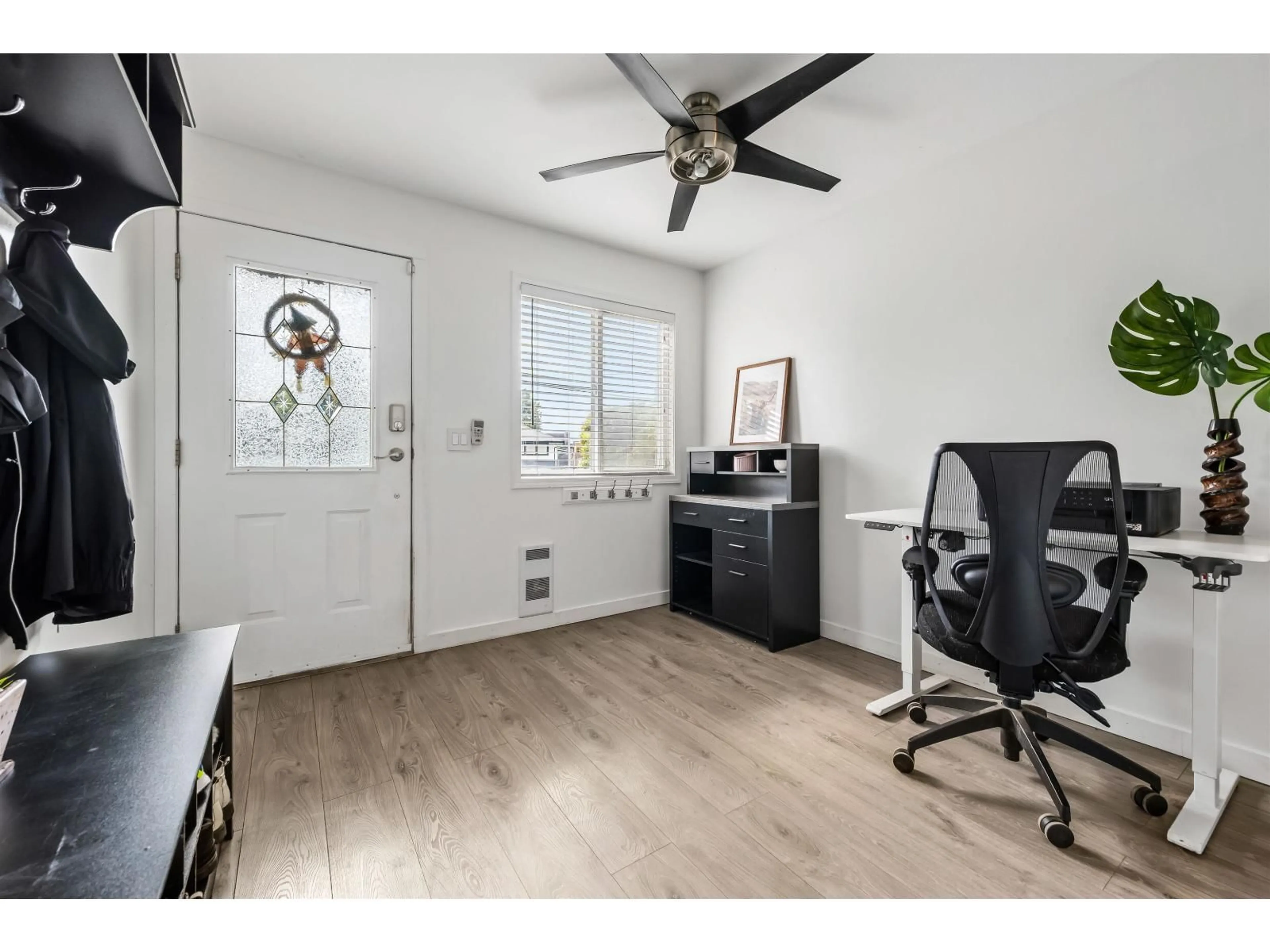 A pic of a room for 5 - 46735 YALE ROAD, Chilliwack British Columbia V2P2S3