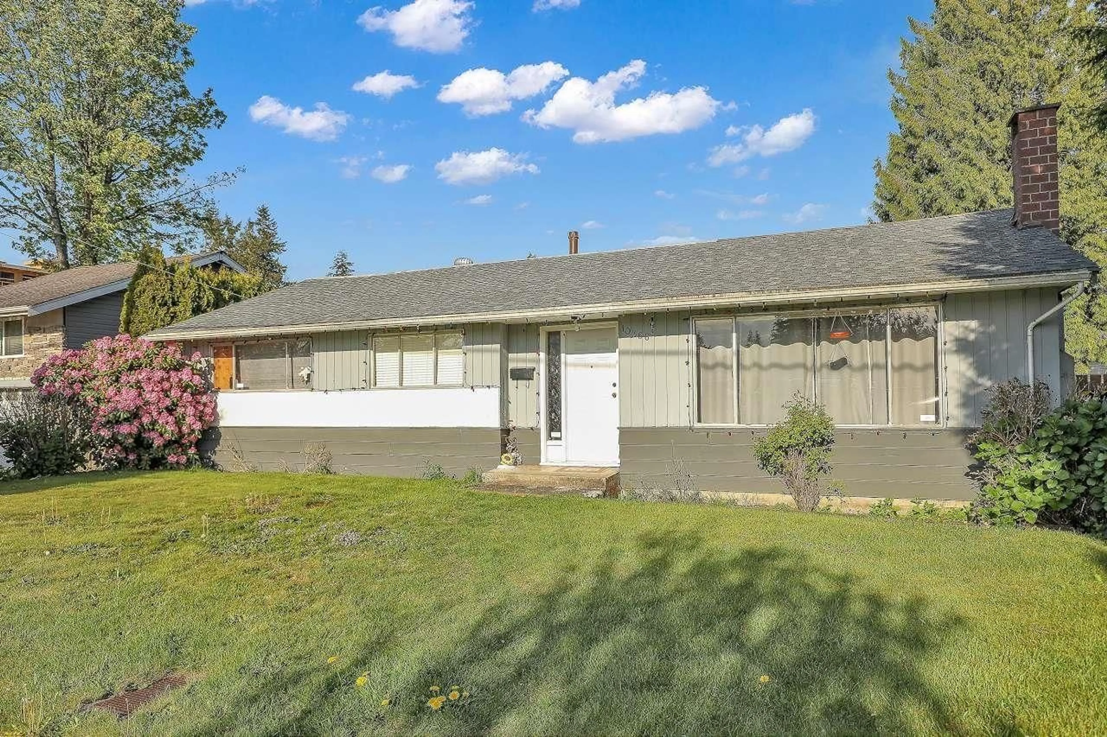 Home with vinyl exterior material, unknown for 10366 145A STREET, Surrey British Columbia V3R3S1