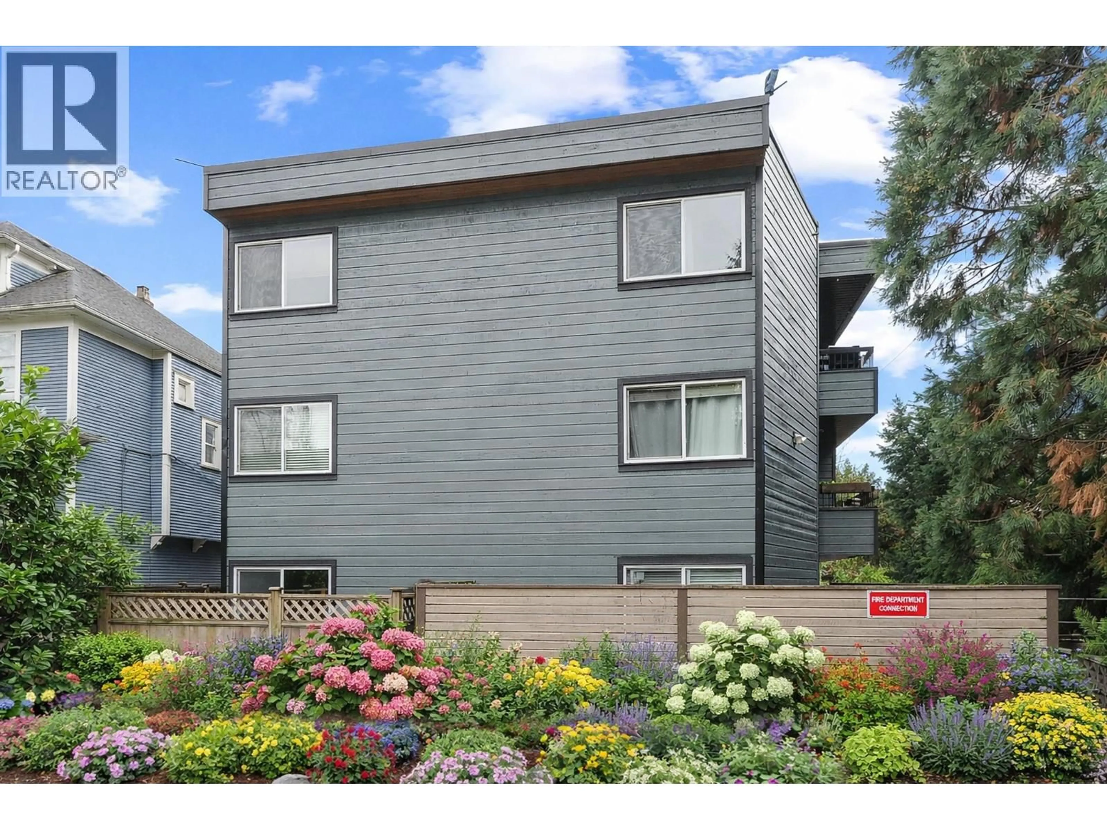 Home with vinyl exterior material, street for 104 - 1540 4TH AVENUE, Vancouver British Columbia V5N1J8