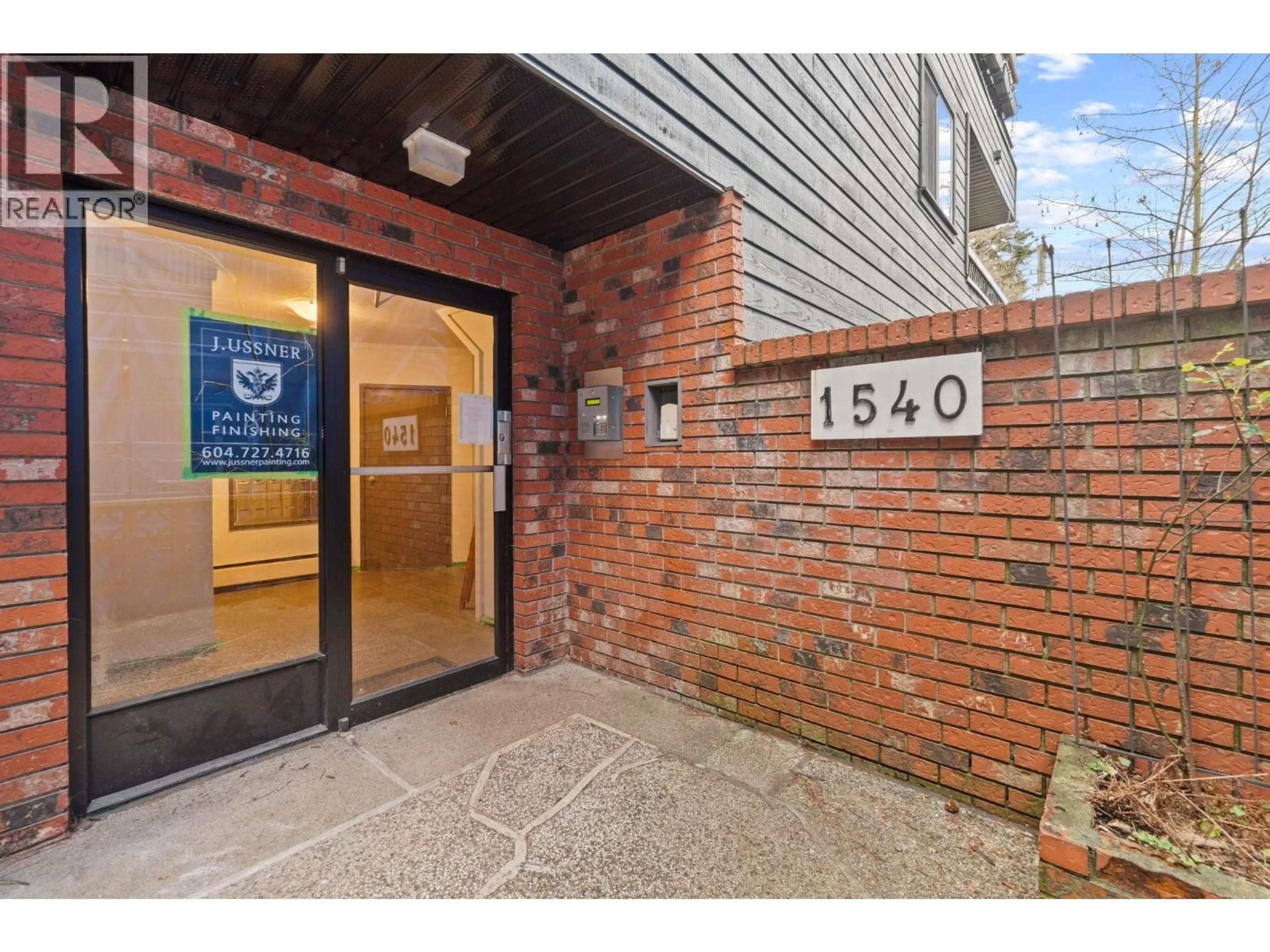 Indoor entryway for 104 - 1540 4TH AVENUE, Vancouver British Columbia V5N1J8