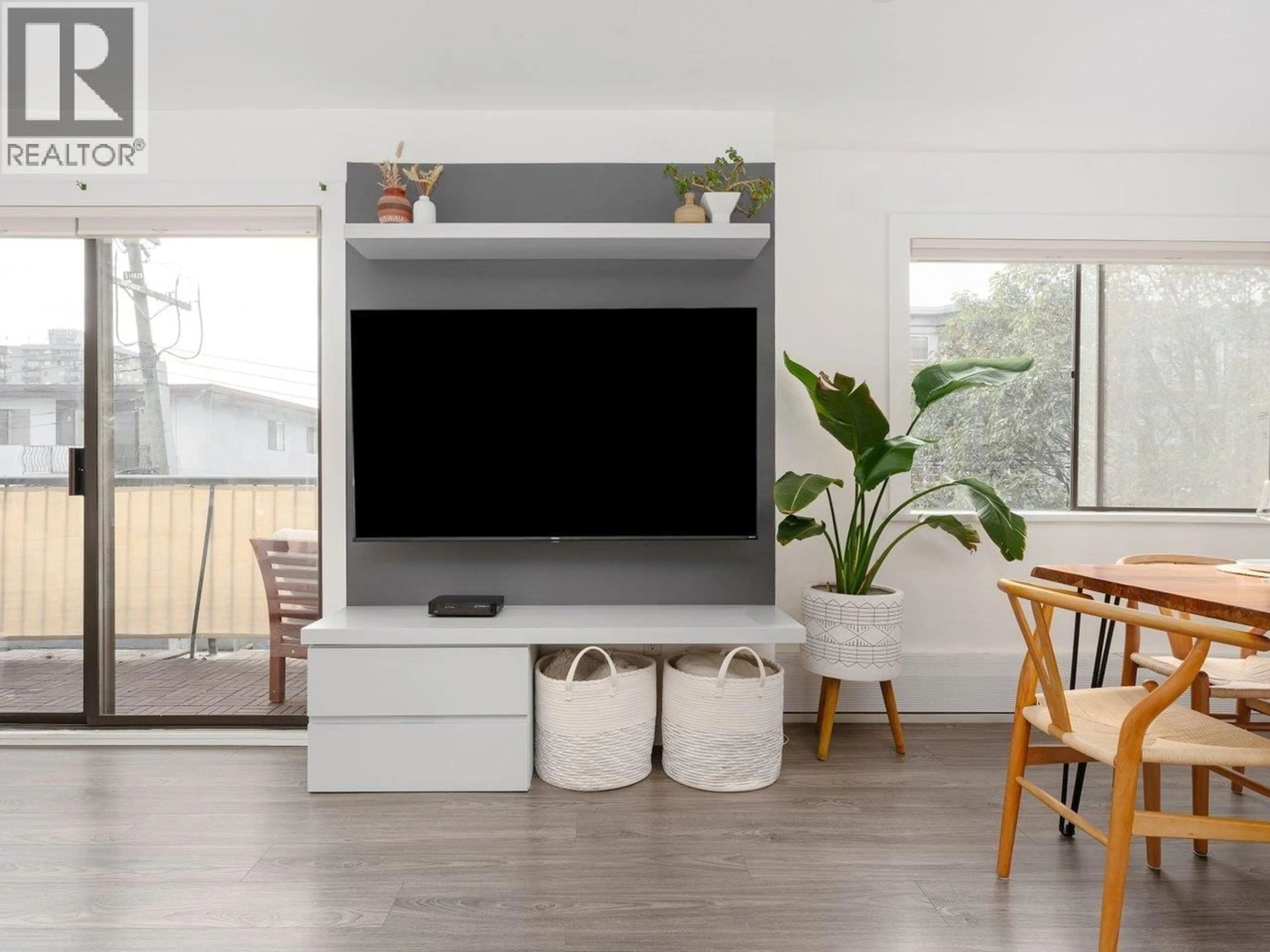 Living room with furniture, unknown for 103 - 127 4TH STREET, North Vancouver British Columbia V7L1H7