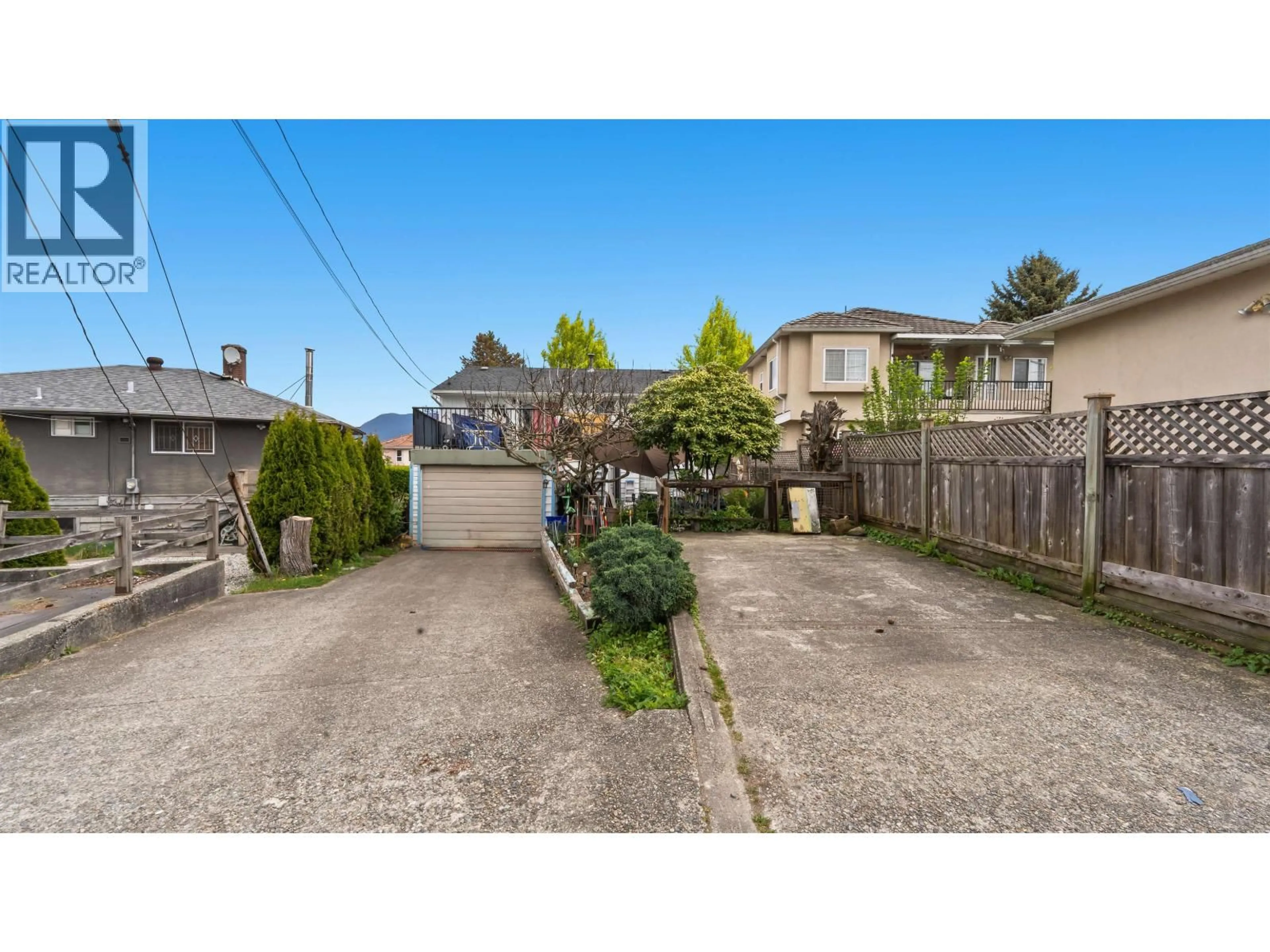 A pic from outside/outdoor area/front of a property/back of a property/a pic from drone, street for 3105 DIEPPE DRIVE, Vancouver British Columbia V5M4B2