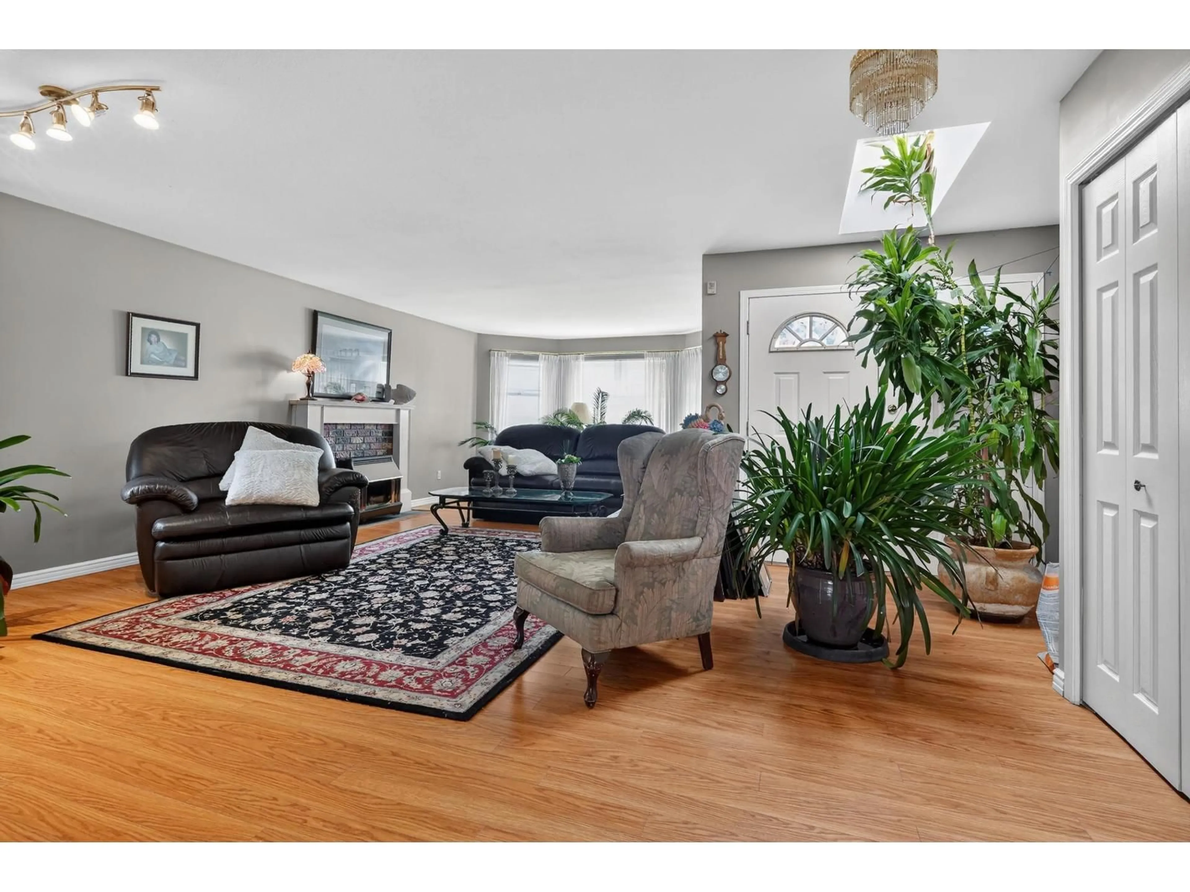 Living room with furniture, unknown for 18167 16 AVENUE, Surrey British Columbia V3S9V2