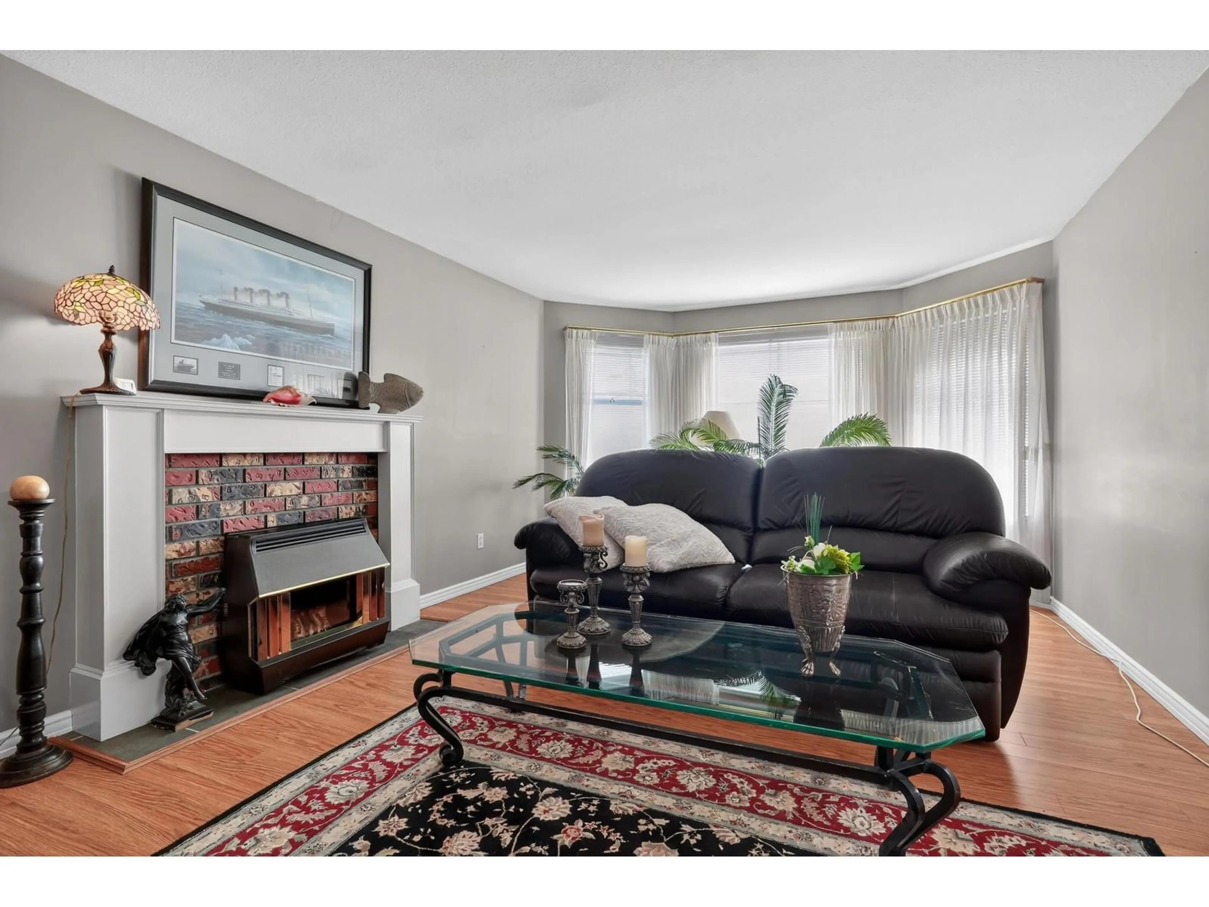 Living room with furniture, unknown for 18167 16 AVENUE, Surrey British Columbia V3S9V2