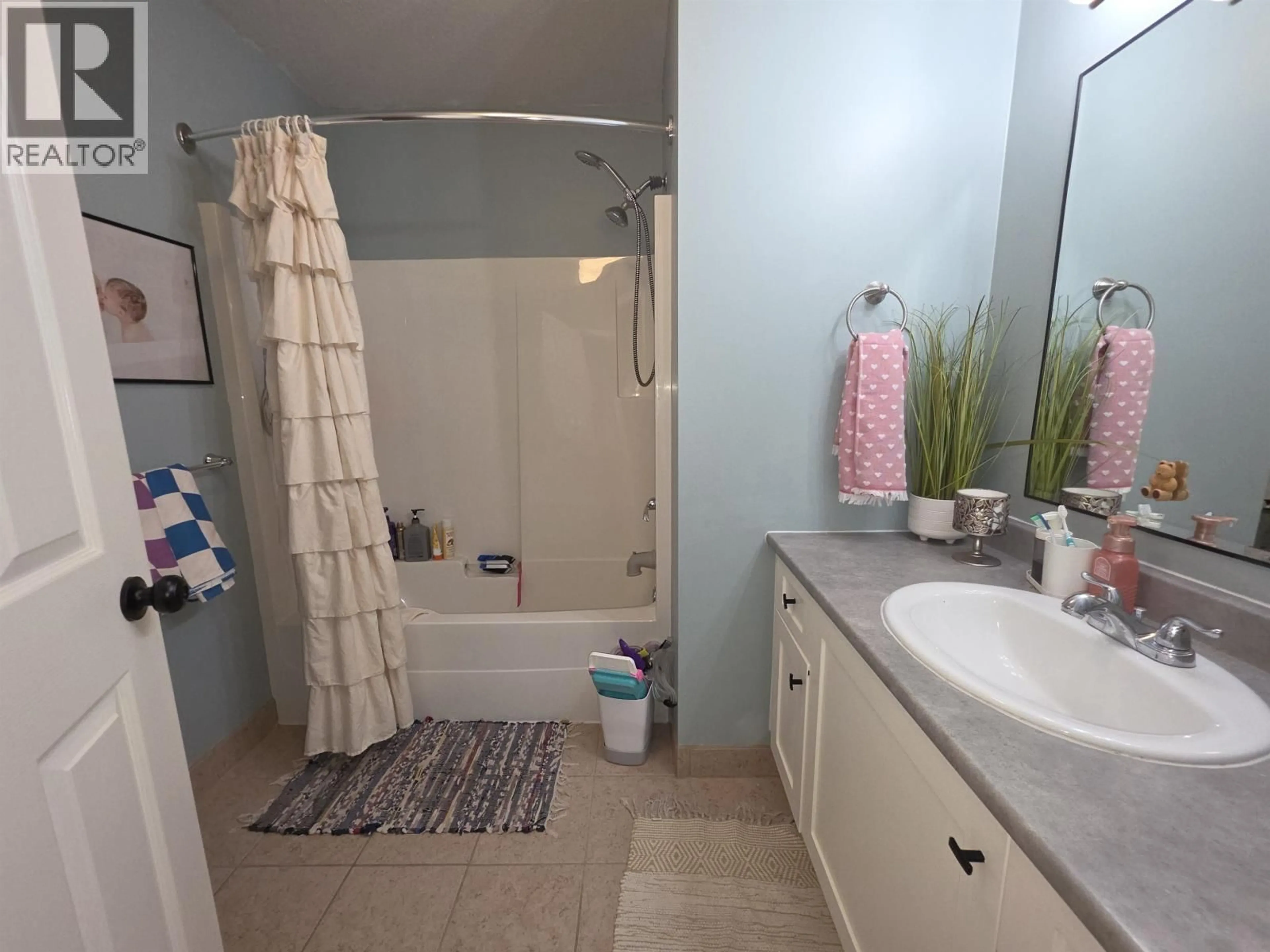 Standard bathroom, ceramic/tile floor for 398 5TH STREET, Vanderhoof British Columbia V0J3A0