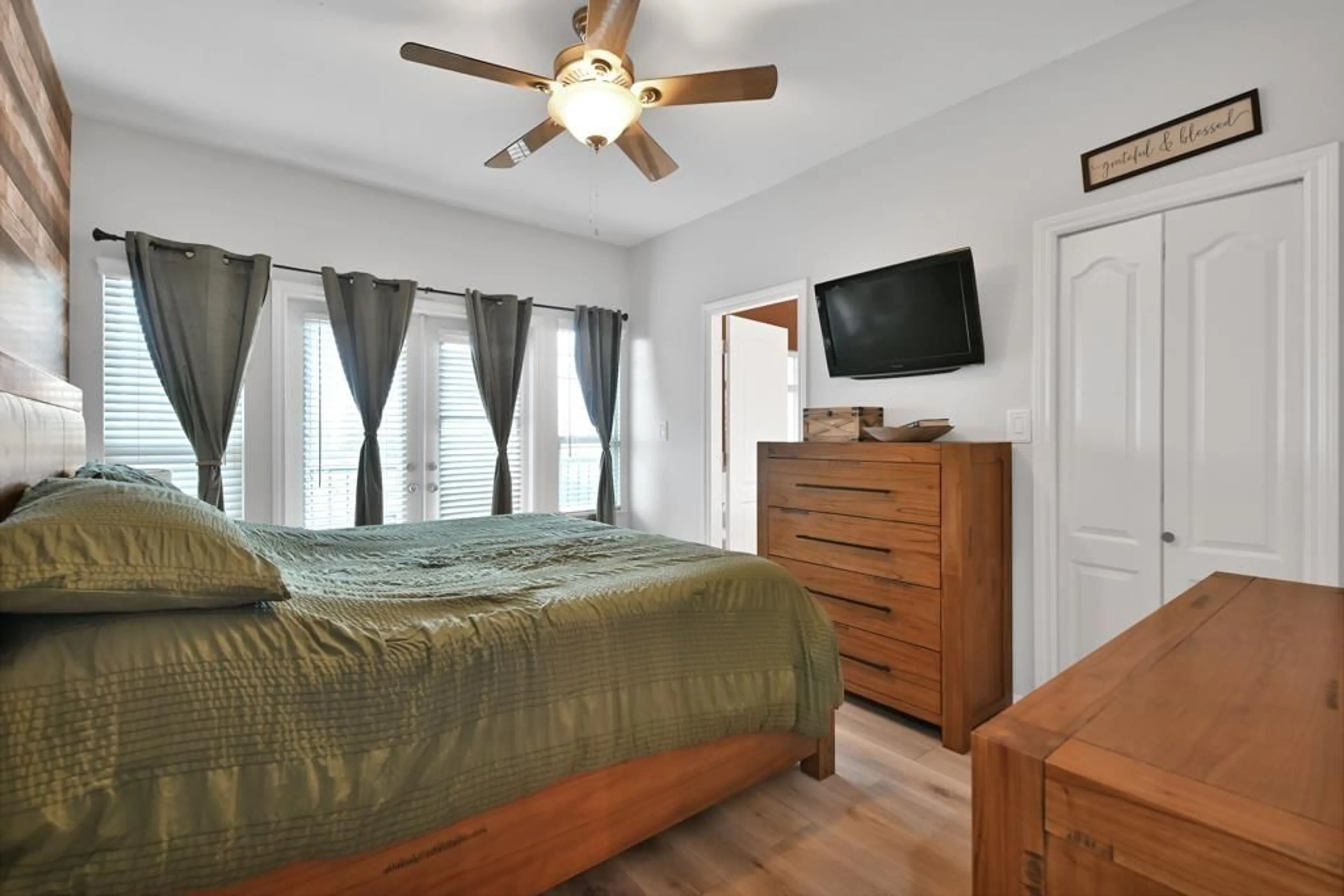 Bedroom with bed, unknown for 8021 MELBURN DRIVE, Mission British Columbia V2V7B6
