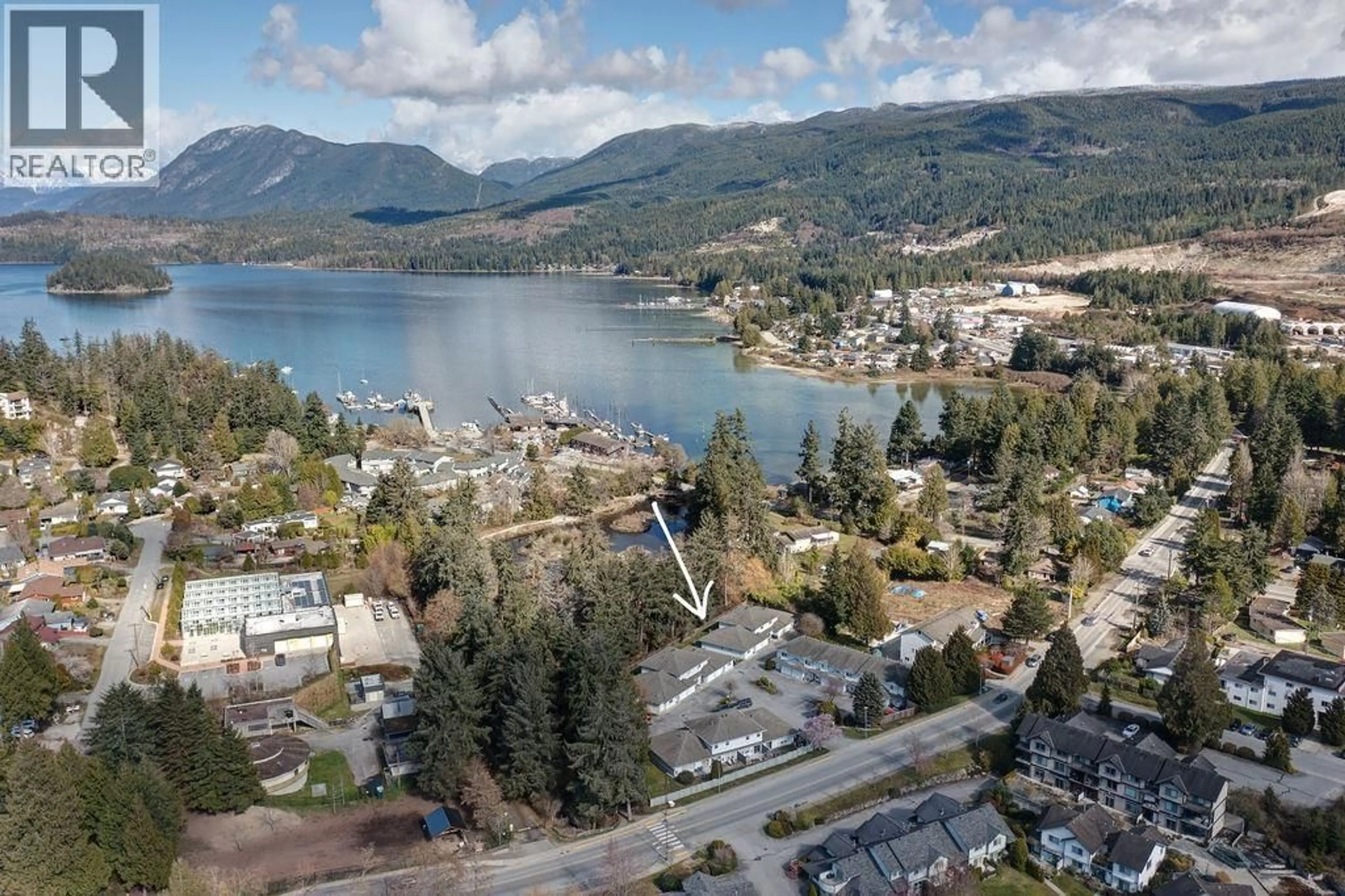 A pic from outside/outdoor area/front of a property/back of a property/a pic from drone, water/lake/river/ocean view for 4 - 5706 EBBTIDE STREET, Sechelt British Columbia V7Z0J4