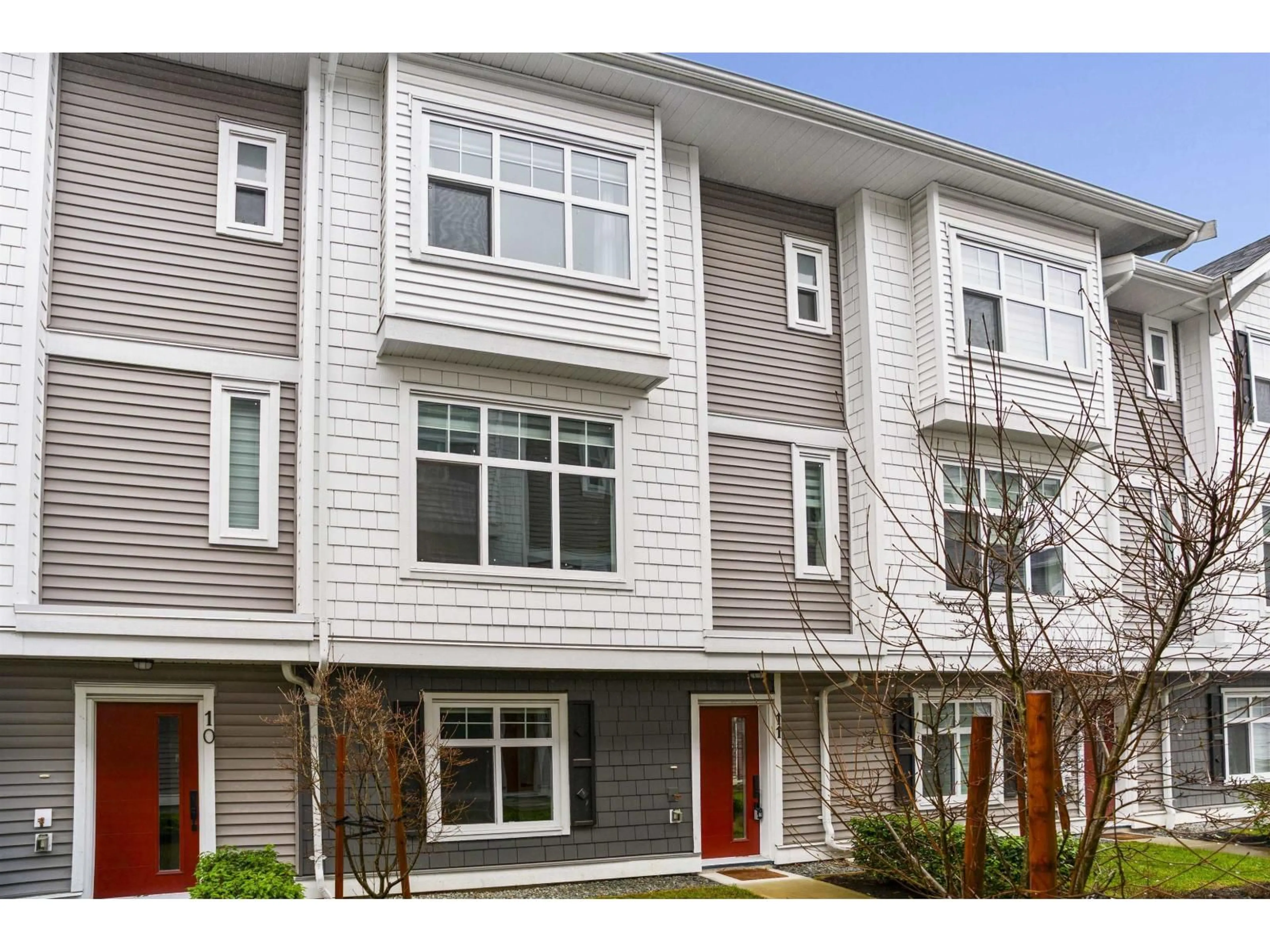 Home with vinyl exterior material, street for 11 - 2033 MCKENZIE ROAD, Abbotsford British Columbia V2S0M2