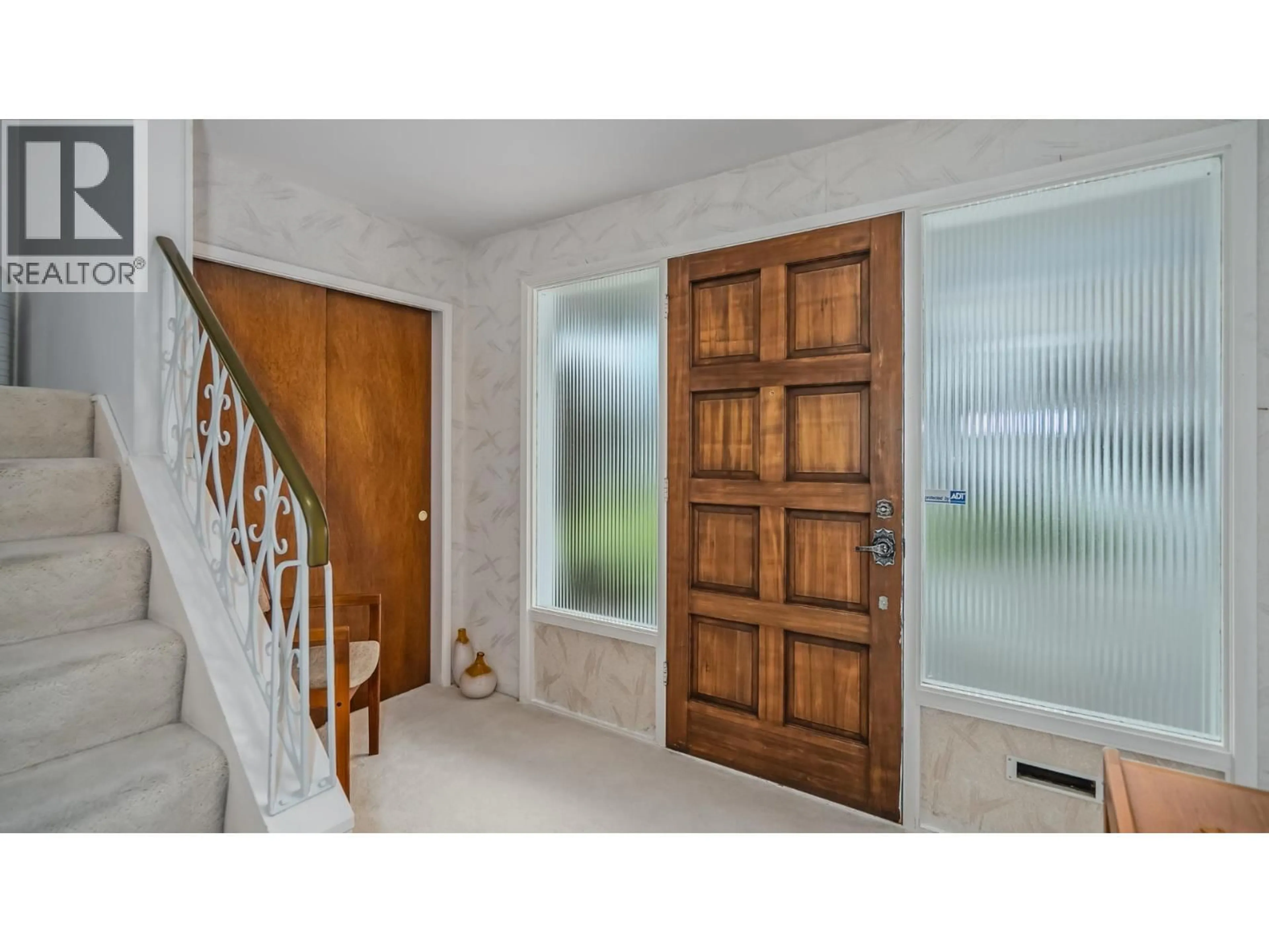 Indoor entryway for 6220 CHATSWORTH ROAD, Richmond British Columbia V7C3S3