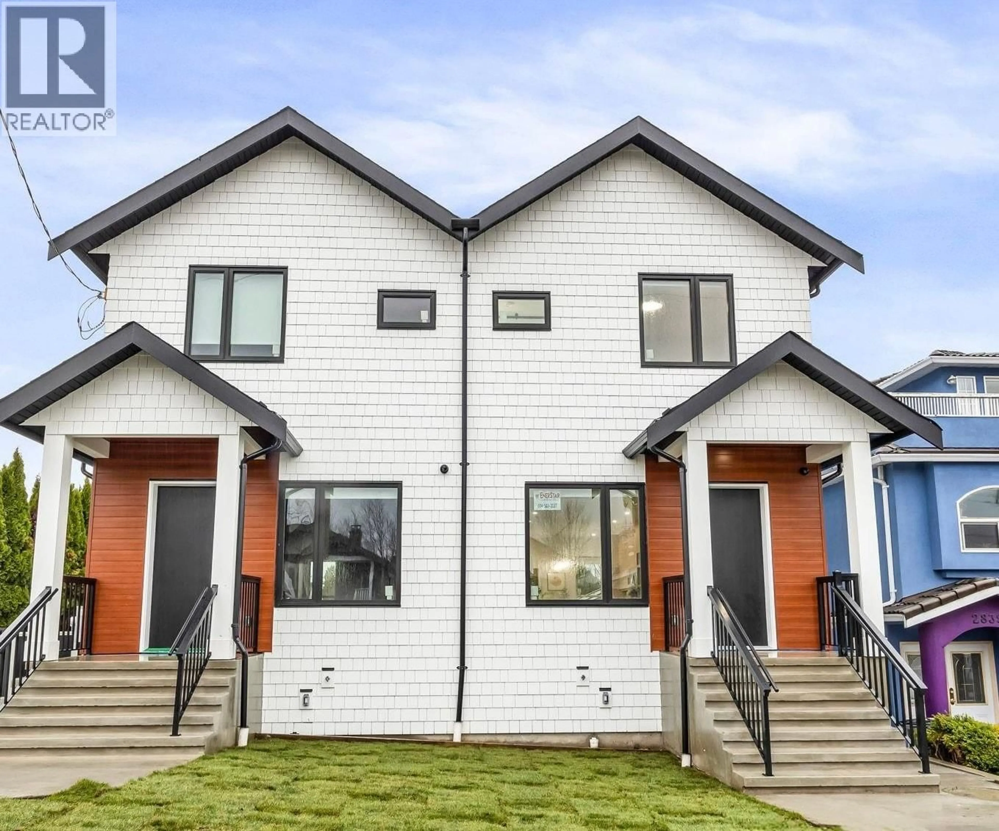 Home with vinyl exterior material, street for 2827 DUNDAS STREET, Vancouver British Columbia V5K1R5