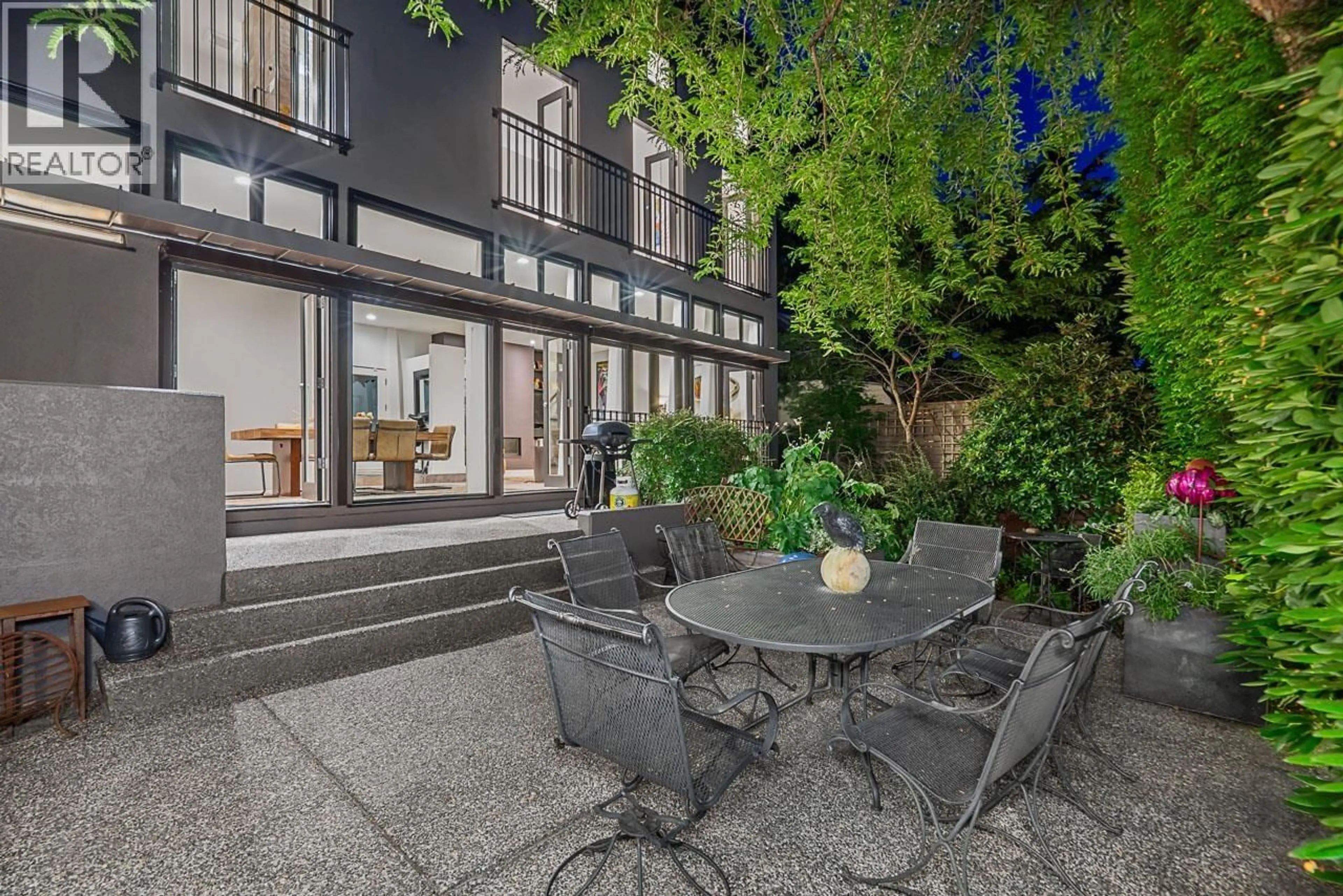 Patio, street for 955 20TH STREET, West Vancouver British Columbia V7V3Z2
