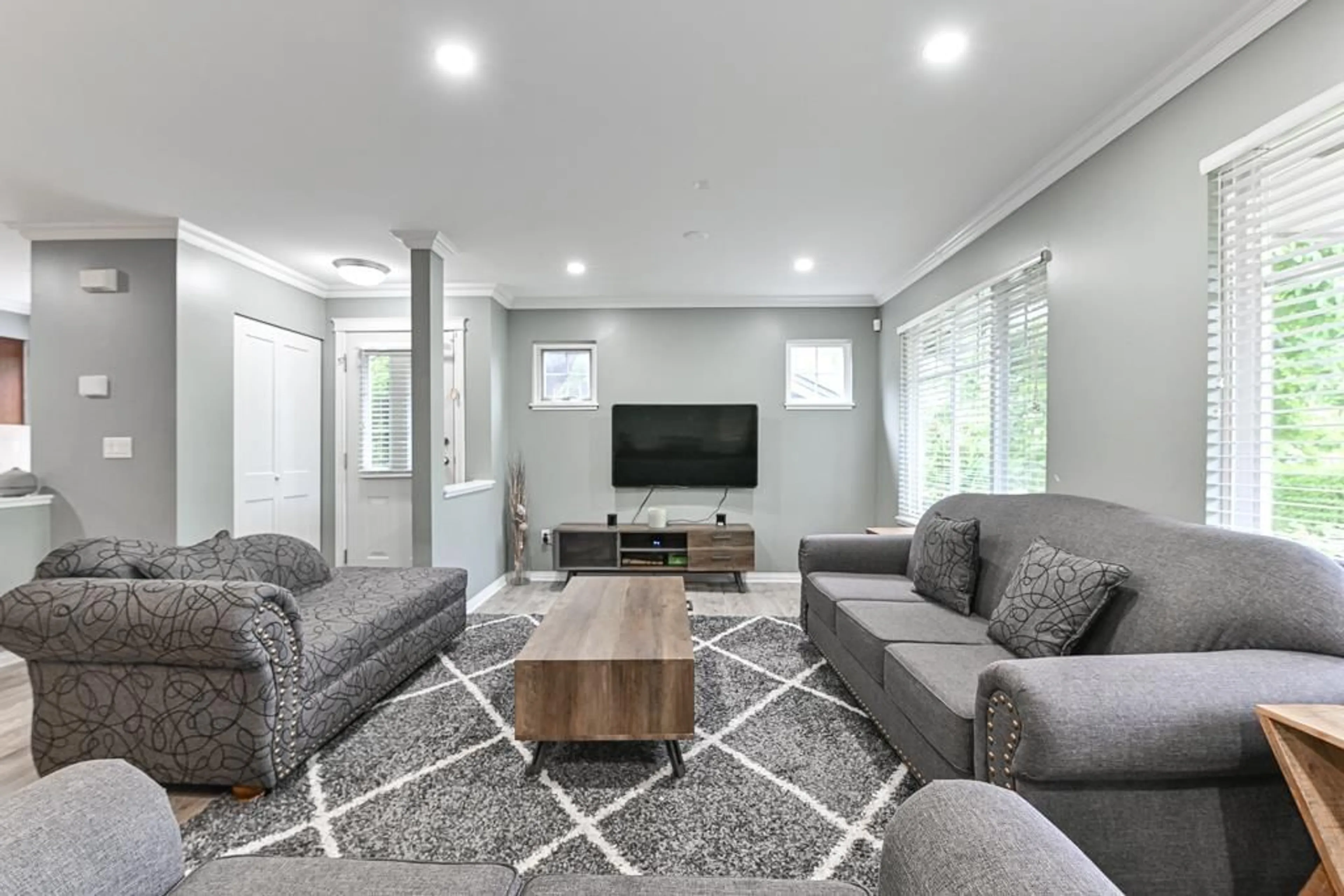 Living room with furniture, unknown for 135 - 12040 68 AVENUE, Surrey British Columbia V3W1P5