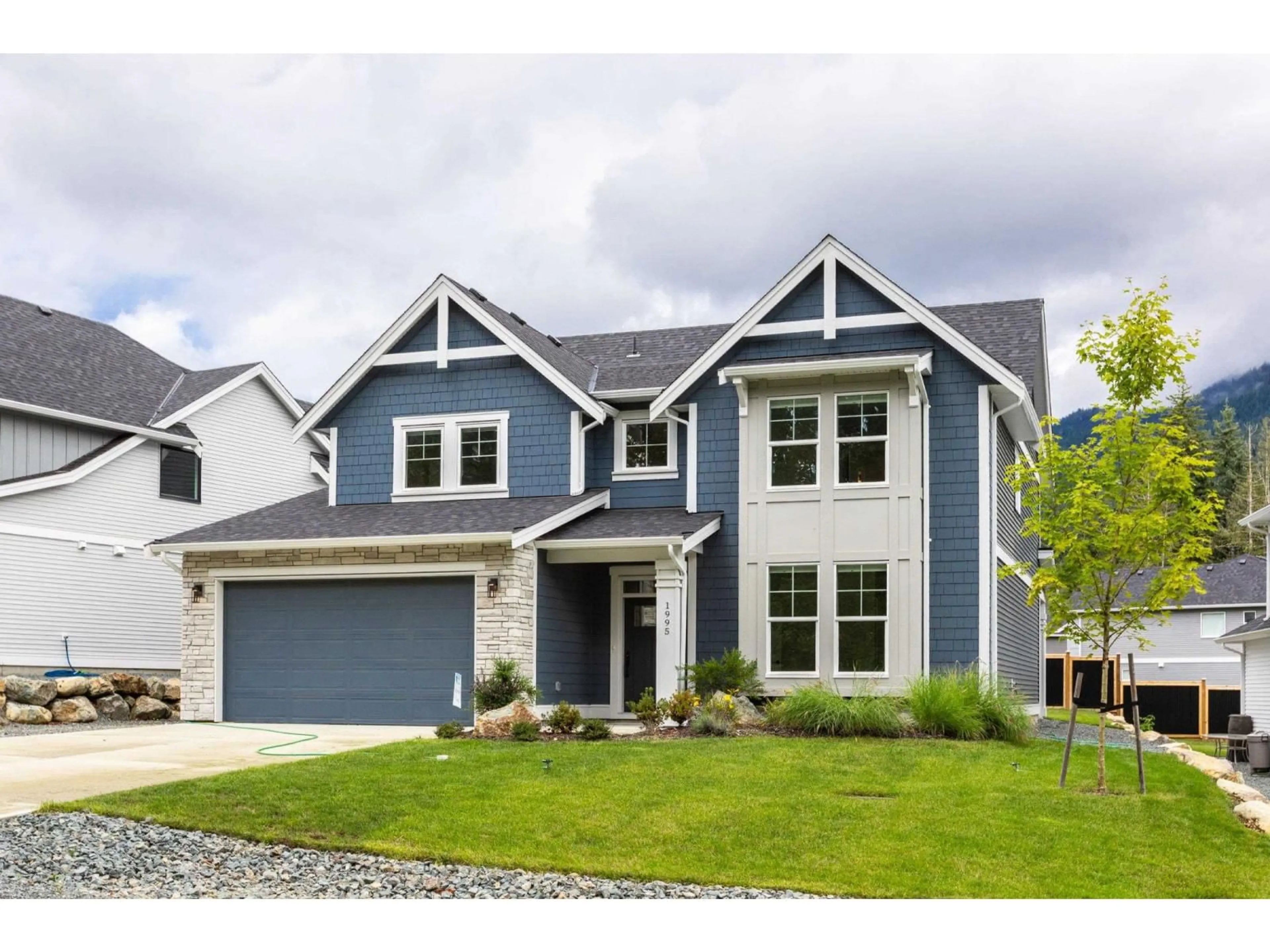 Home with vinyl exterior material, street for 1995 WOODSIDE BOULEVARD, Agassiz British Columbia V0M1A1