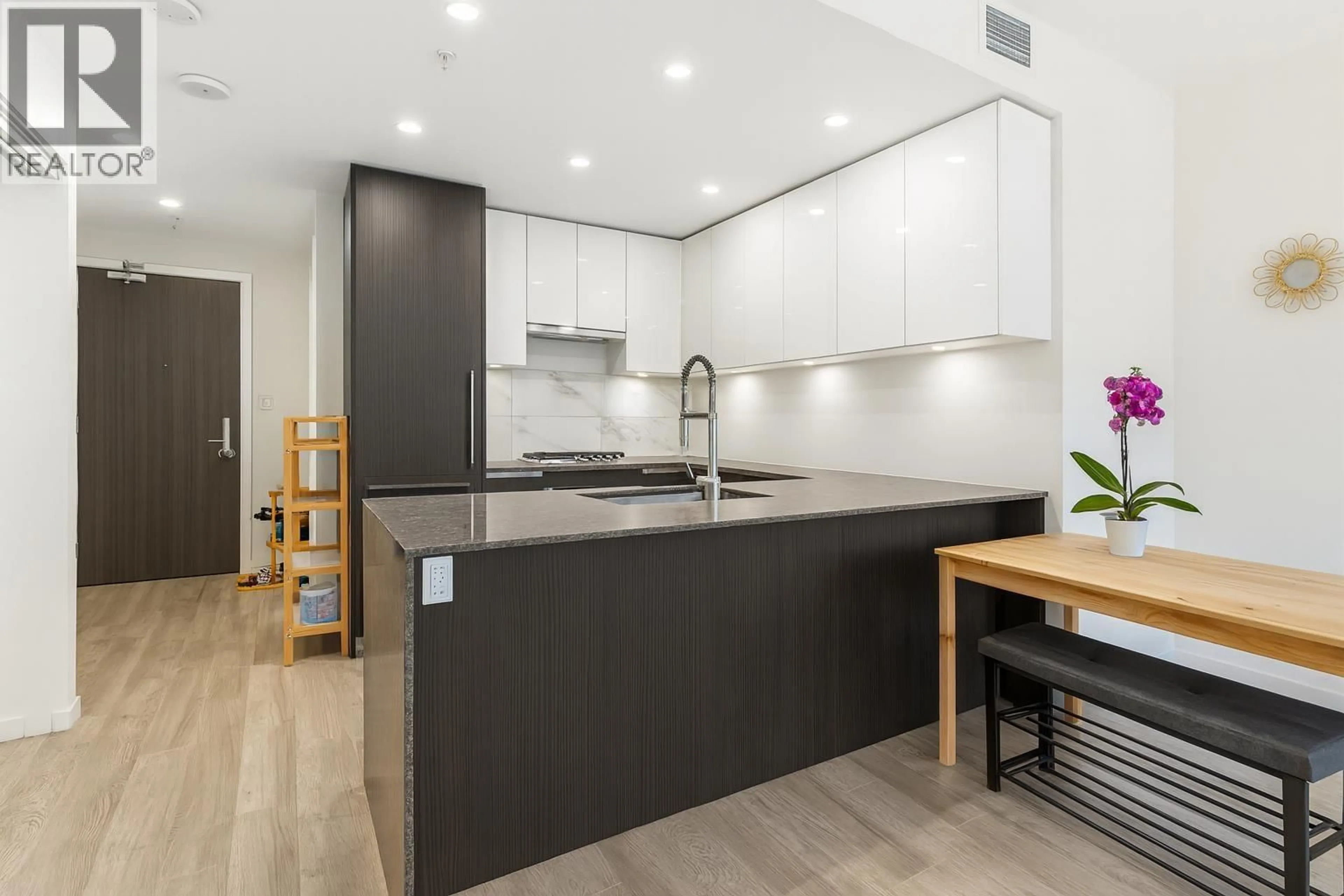 Unknown for 2507 - 5333 GORING STREET, Burnaby British Columbia V5B0B6