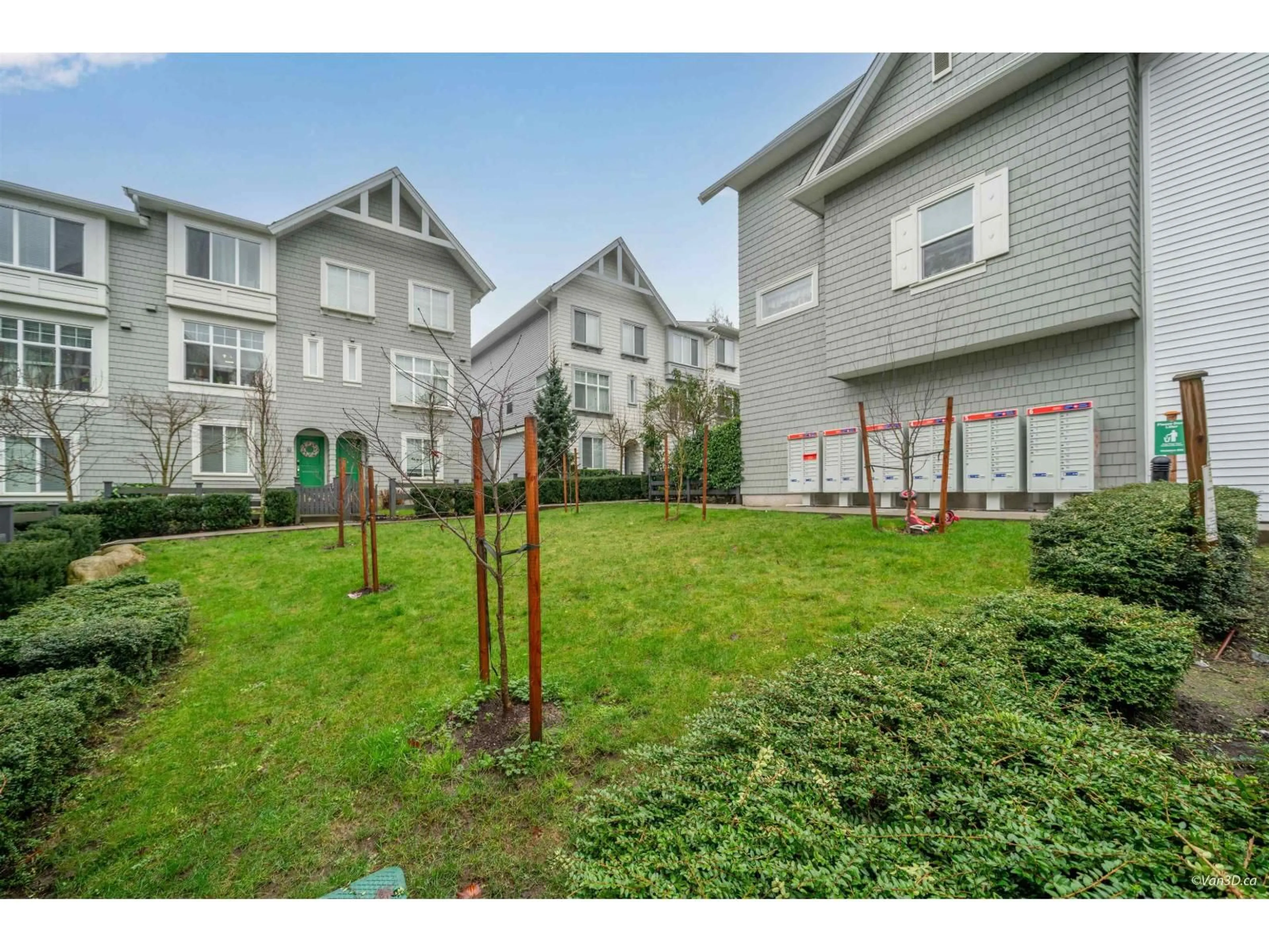 Patio, street for 111 - 8168 136A STREET, Surrey British Columbia V3M3M4