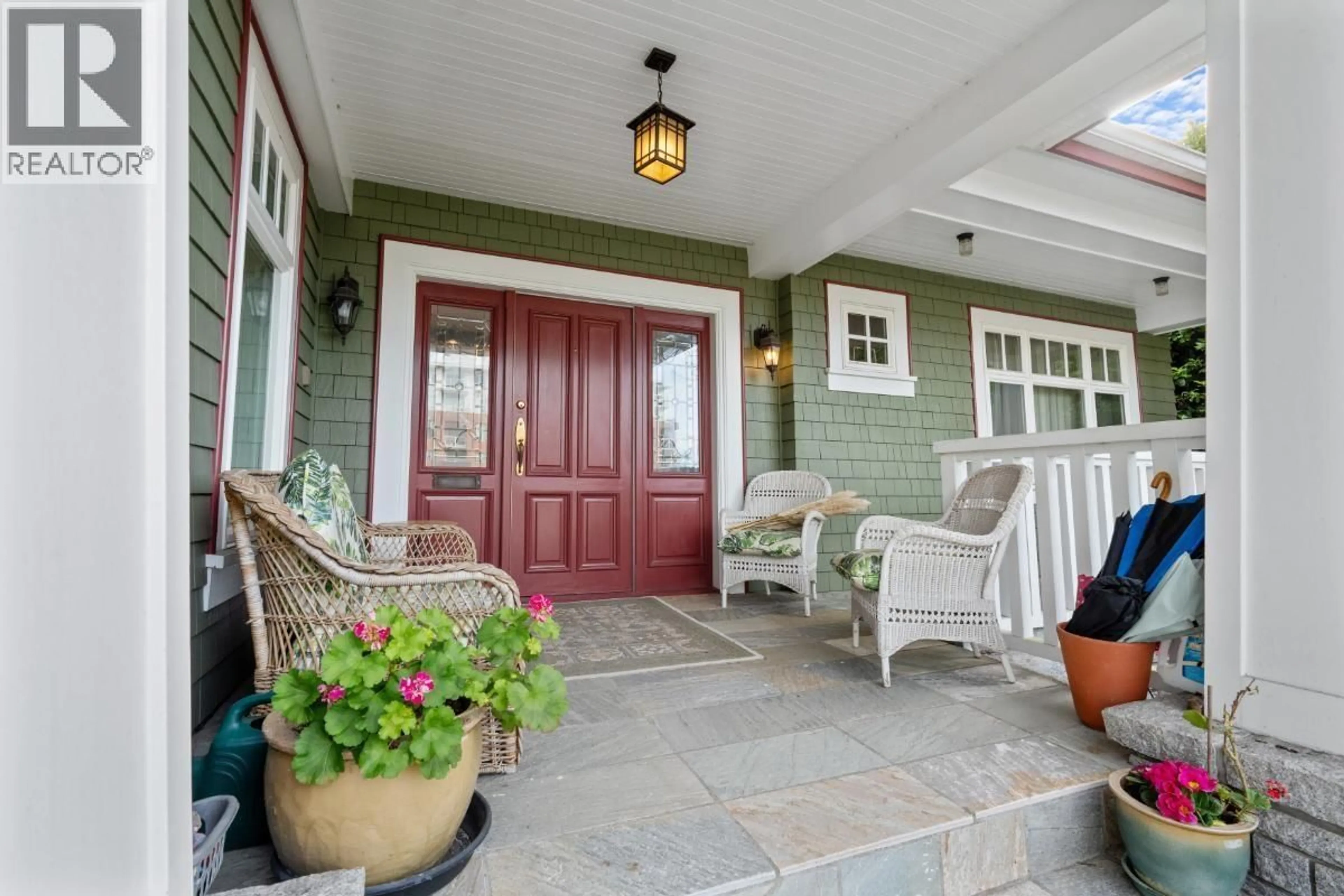 Indoor entryway for 3574 EAST BOULEVARD, Vancouver British Columbia V6J4A9